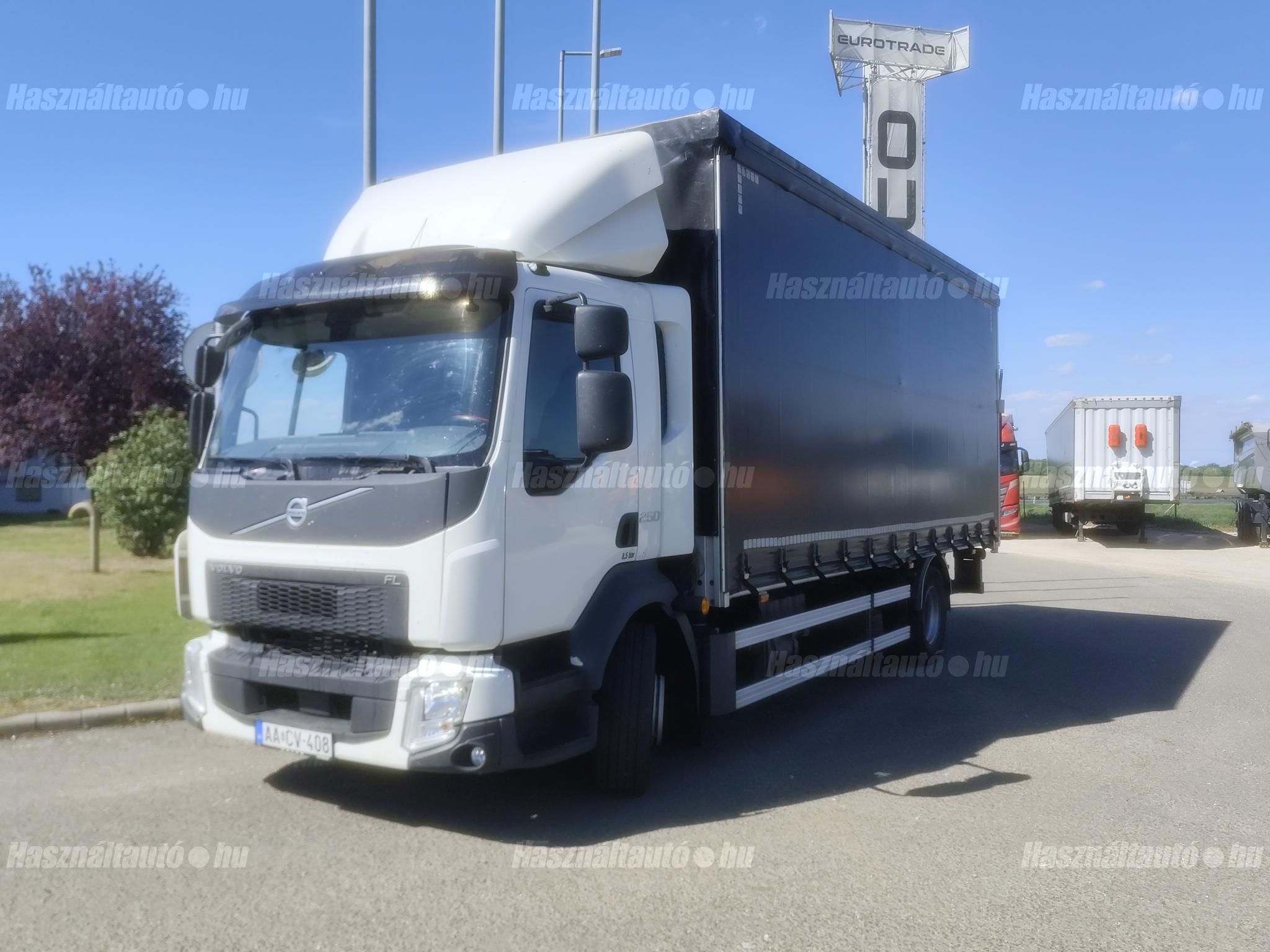 VOLVO 2022 - 1