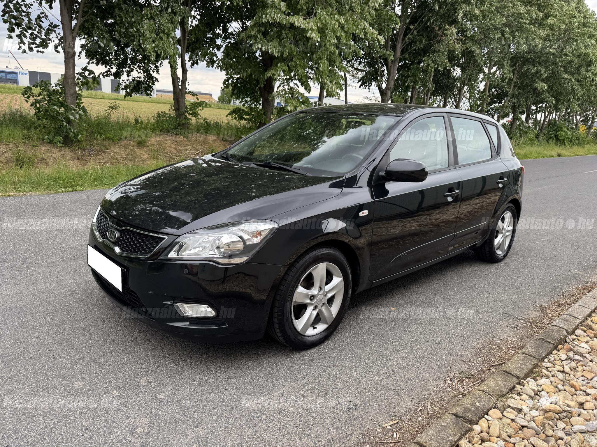 KIA CEE'D 2012/10 - 1