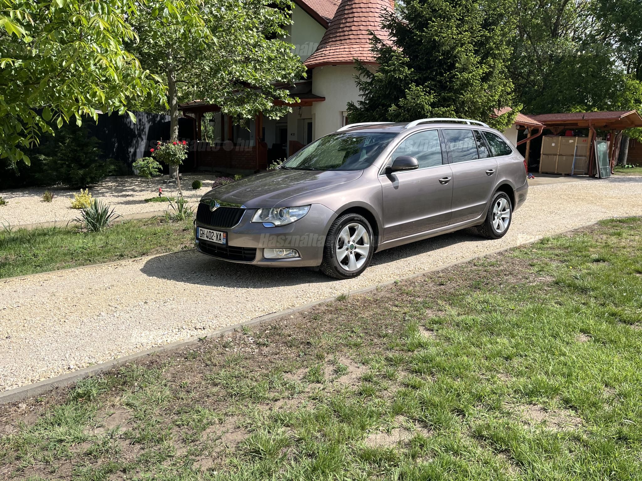SKODA SUPERB 2011 - 1