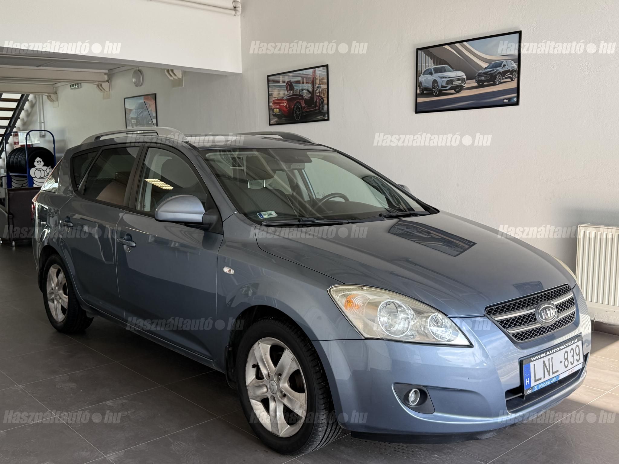 KIA CEE'D 2009/8 - 1