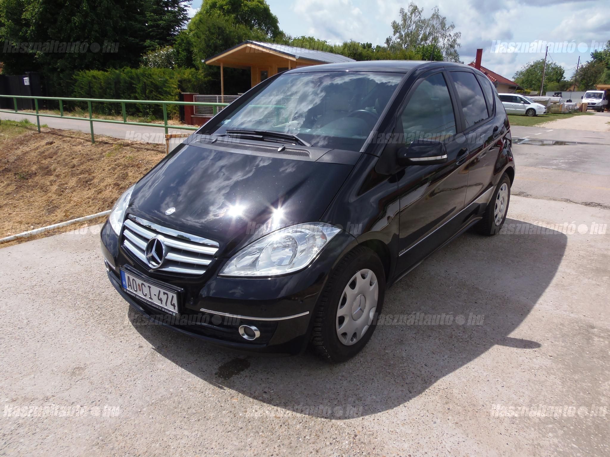 MERCEDES-BENZ A 180 2011/6 - 1