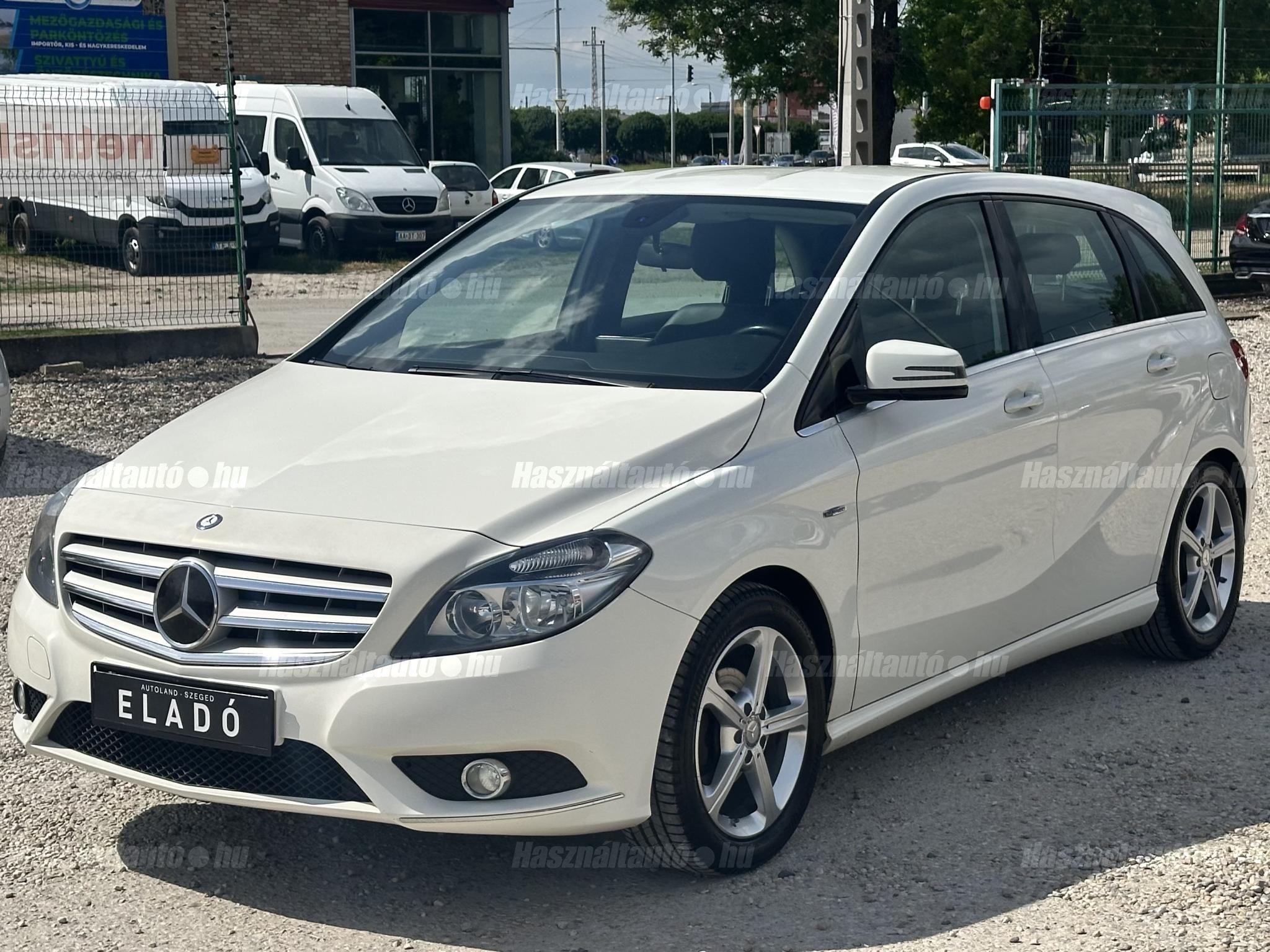 MERCEDES-BENZ B 180 2012/1 - 1