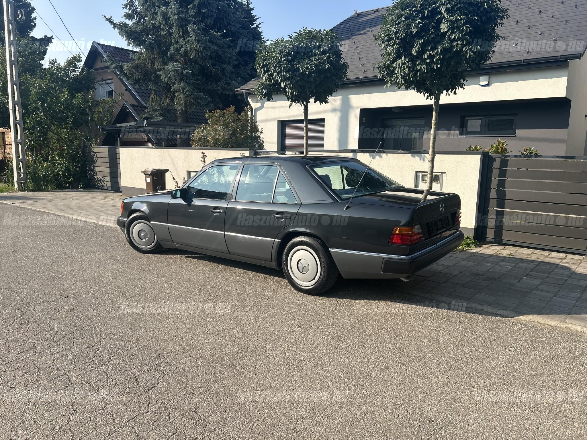 MERCEDES-BENZ 260 1991/5 - 1