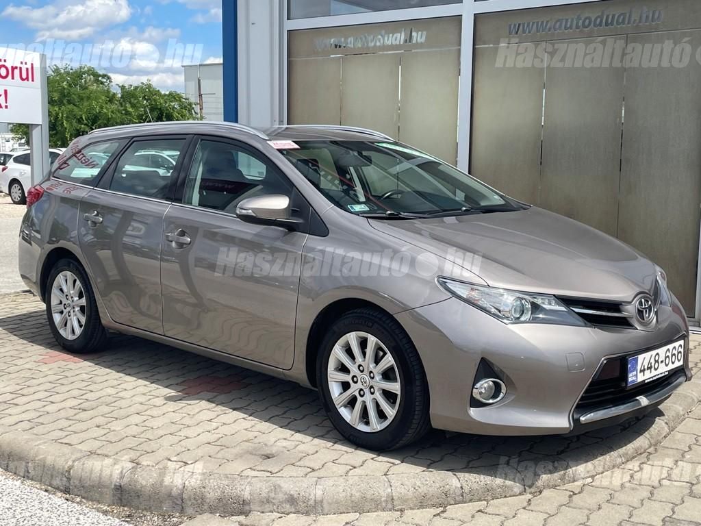 TOYOTA AURIS 2013/11 - 1