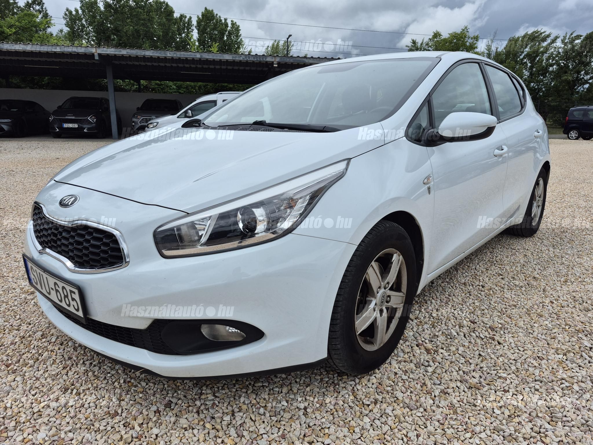 KIA CEE'D 2014/12 - 1