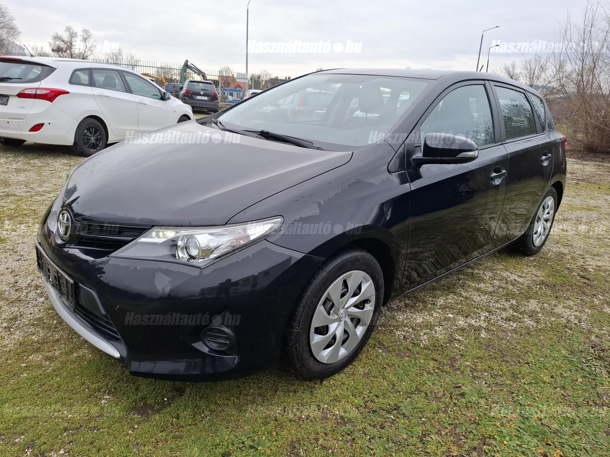 TOYOTA AURIS 2013/12 - 1