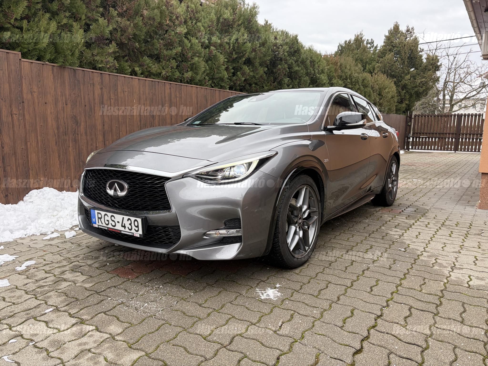 INFINITI Q30 2015/7 - 1