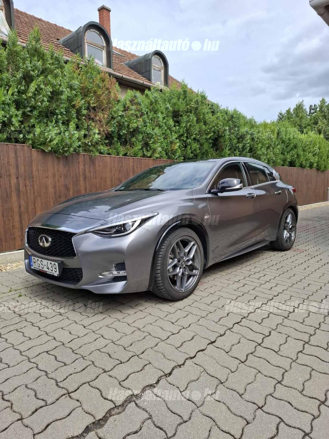INFINITI Q30 2015/7 - 1