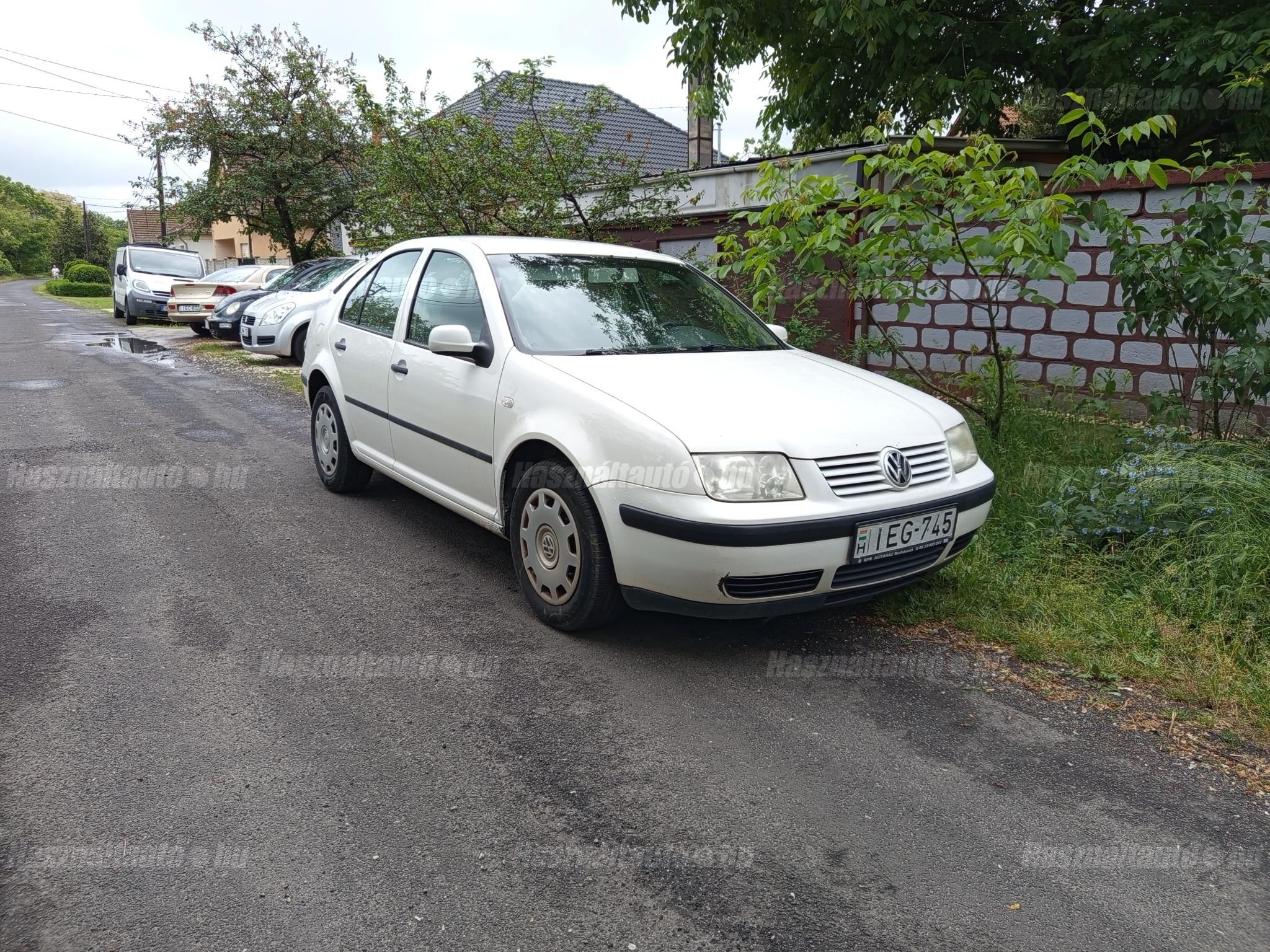 VOLKSWAGEN BORA 2002/8 - 1