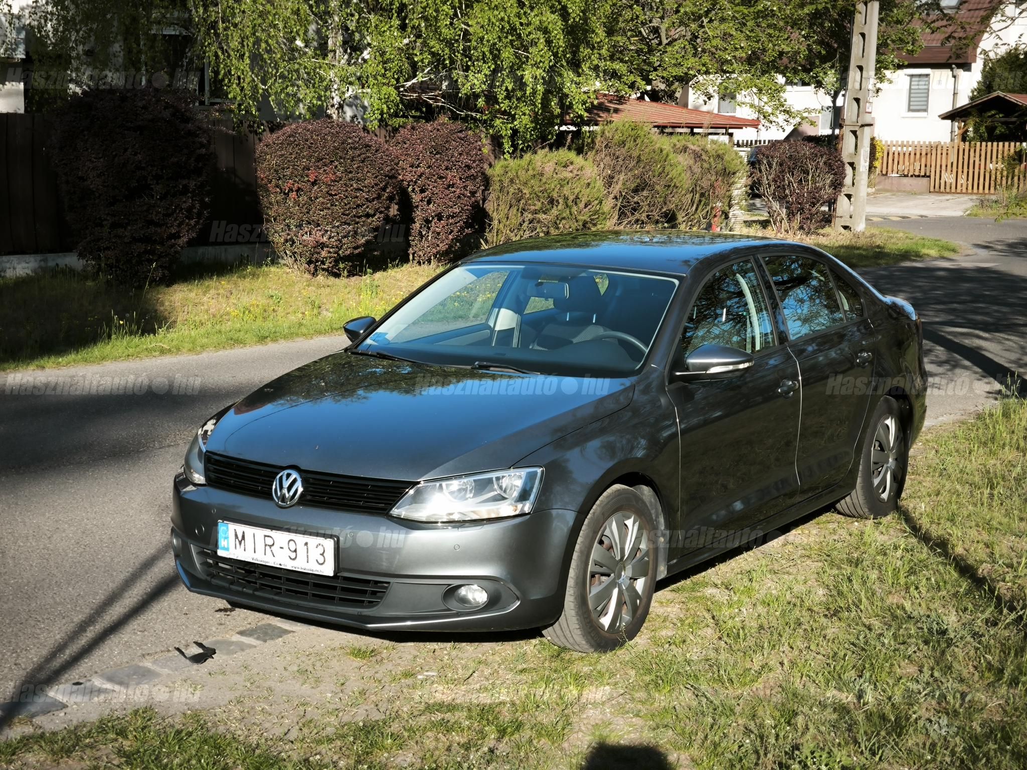 VOLKSWAGEN JETTA VI 2013/4 - 1