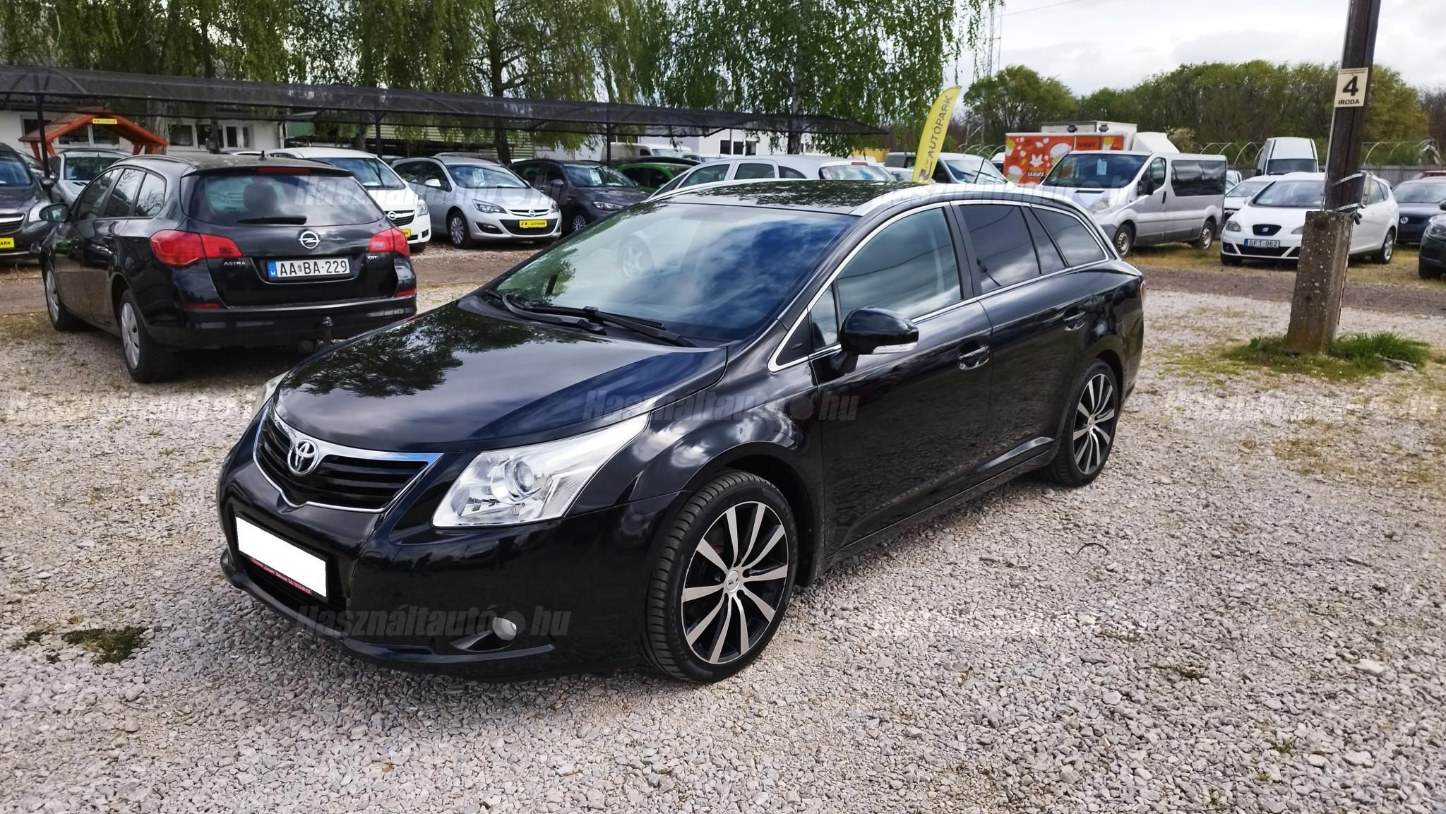 TOYOTA AVENSIS 2011/10 - 1