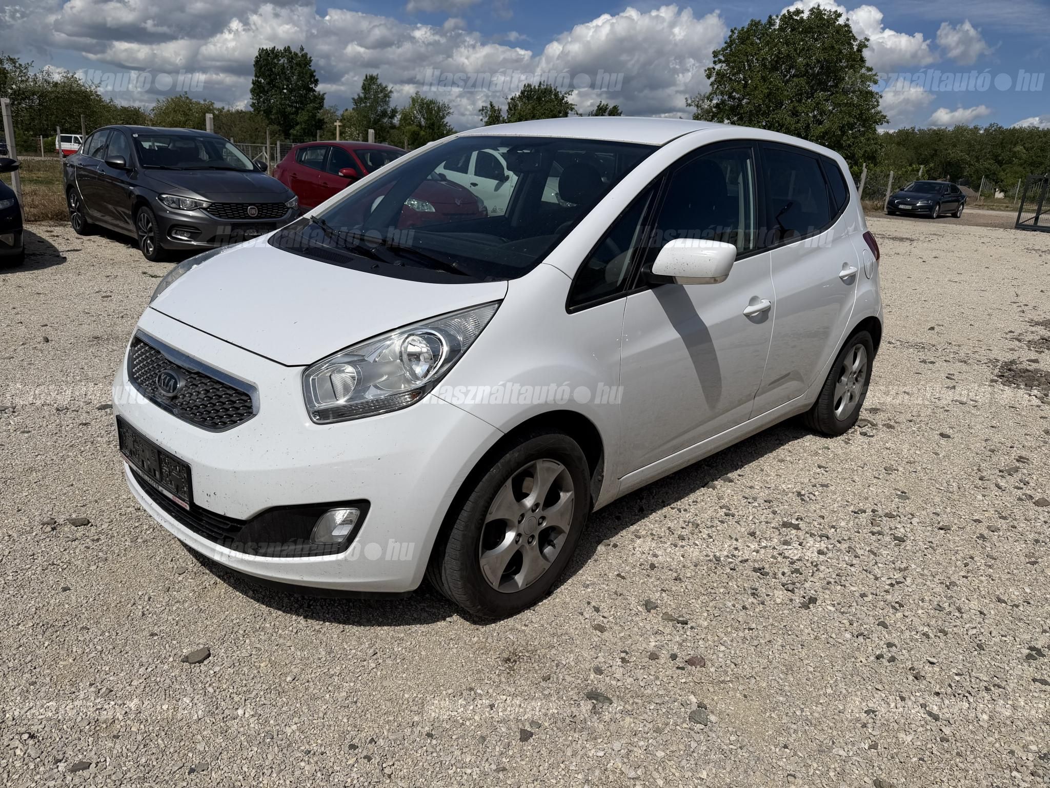 KIA VENGA 2011/10 - 1
