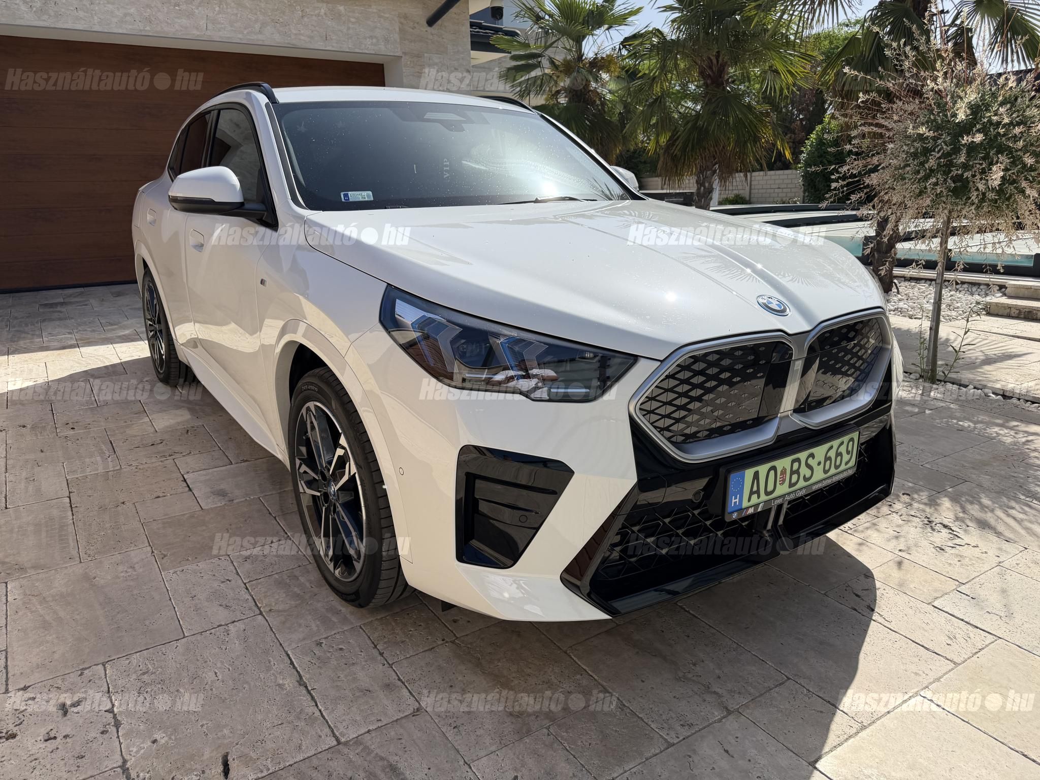 BMW IX2 2025/6 - 1