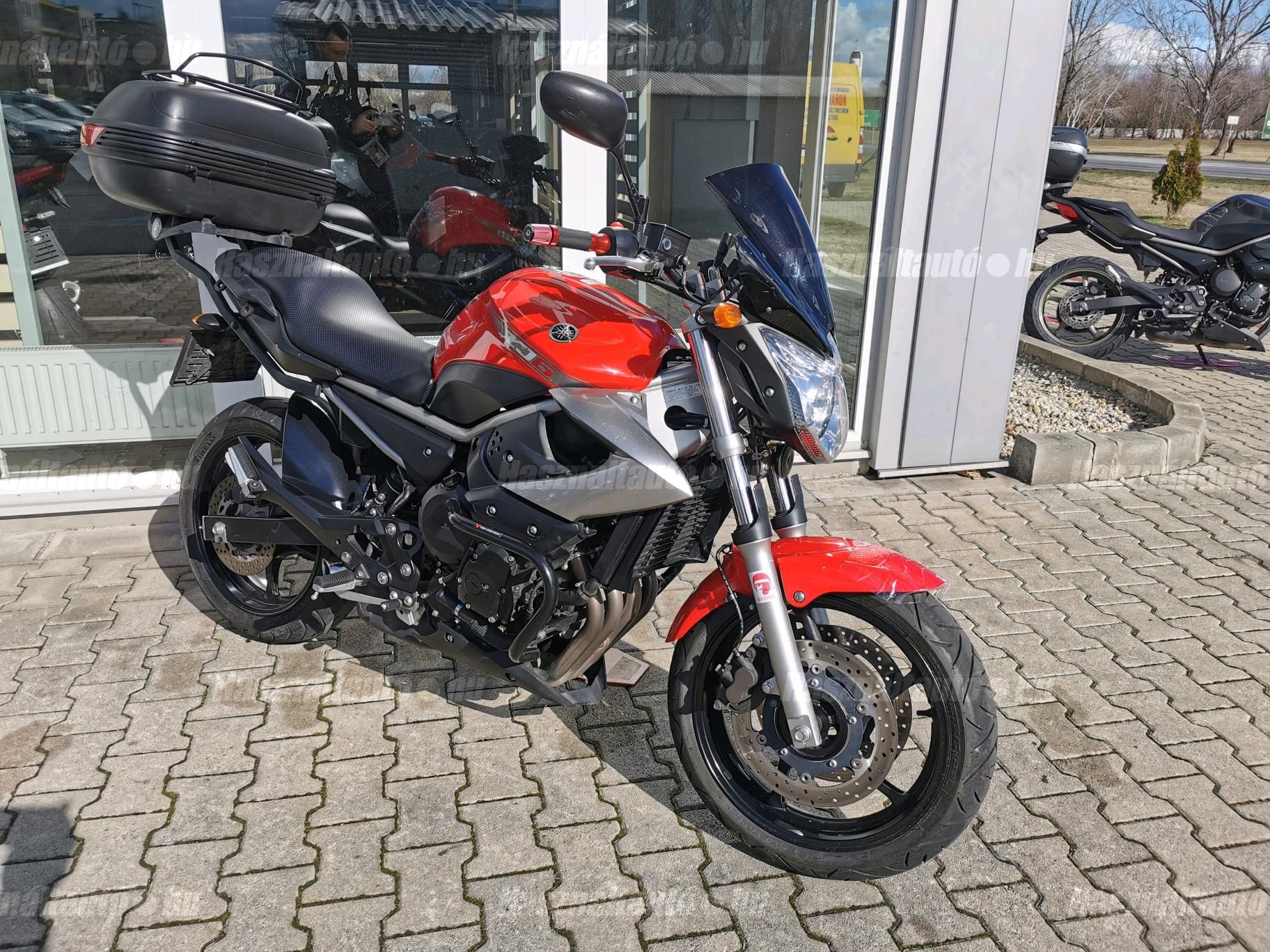 YAMAHA XJ 6 N 2011 - 1