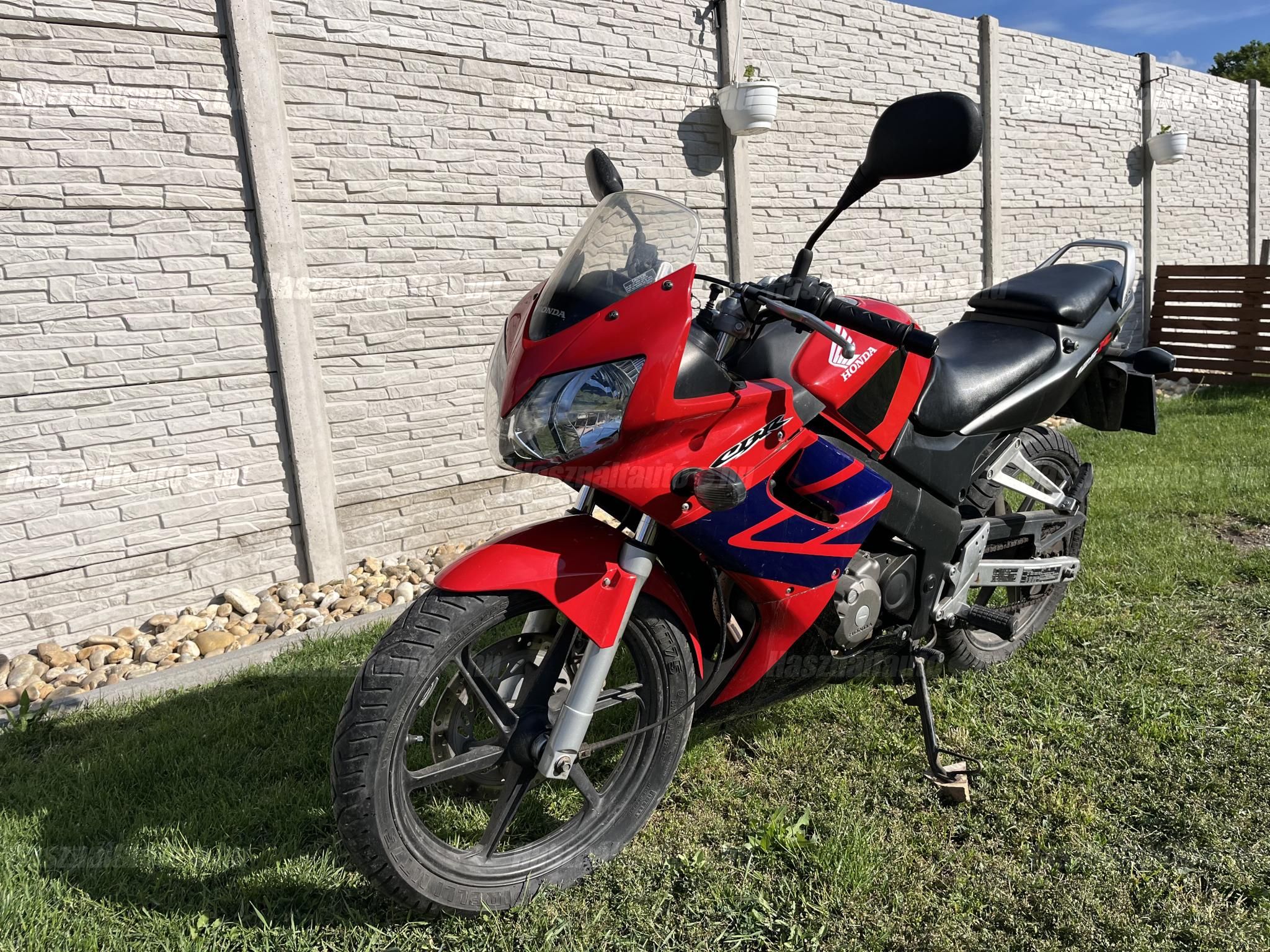 HONDA CBR 125 R 2004 - 1