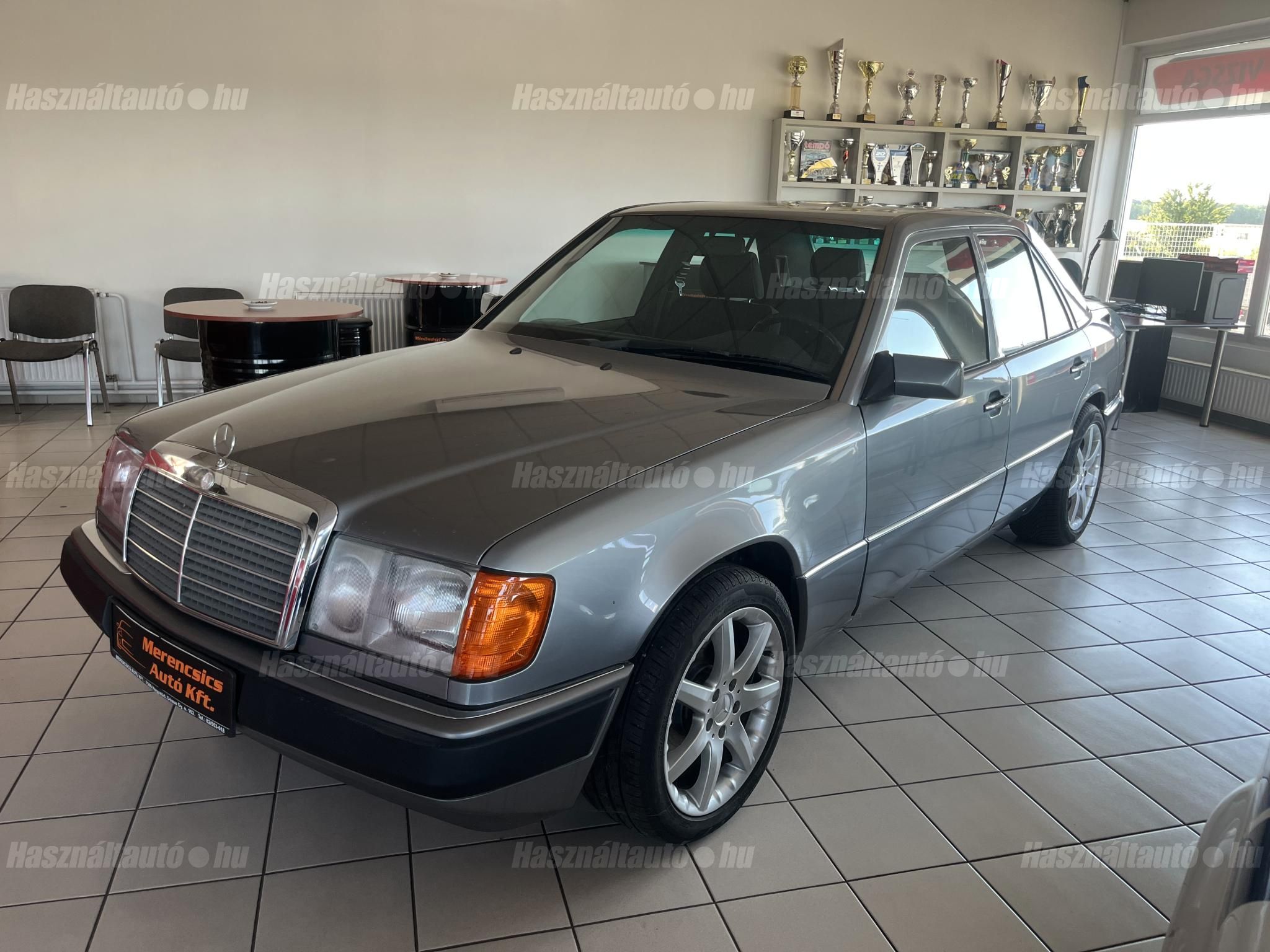 MERCEDES-BENZ 230 1992/4 - 1