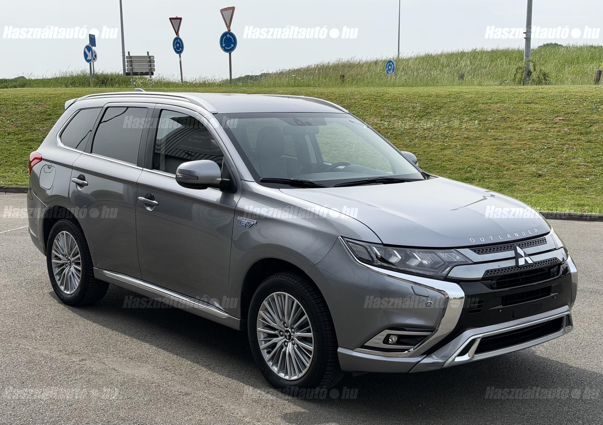 MITSUBISHI OUTLANDER 2019/8 - 1
