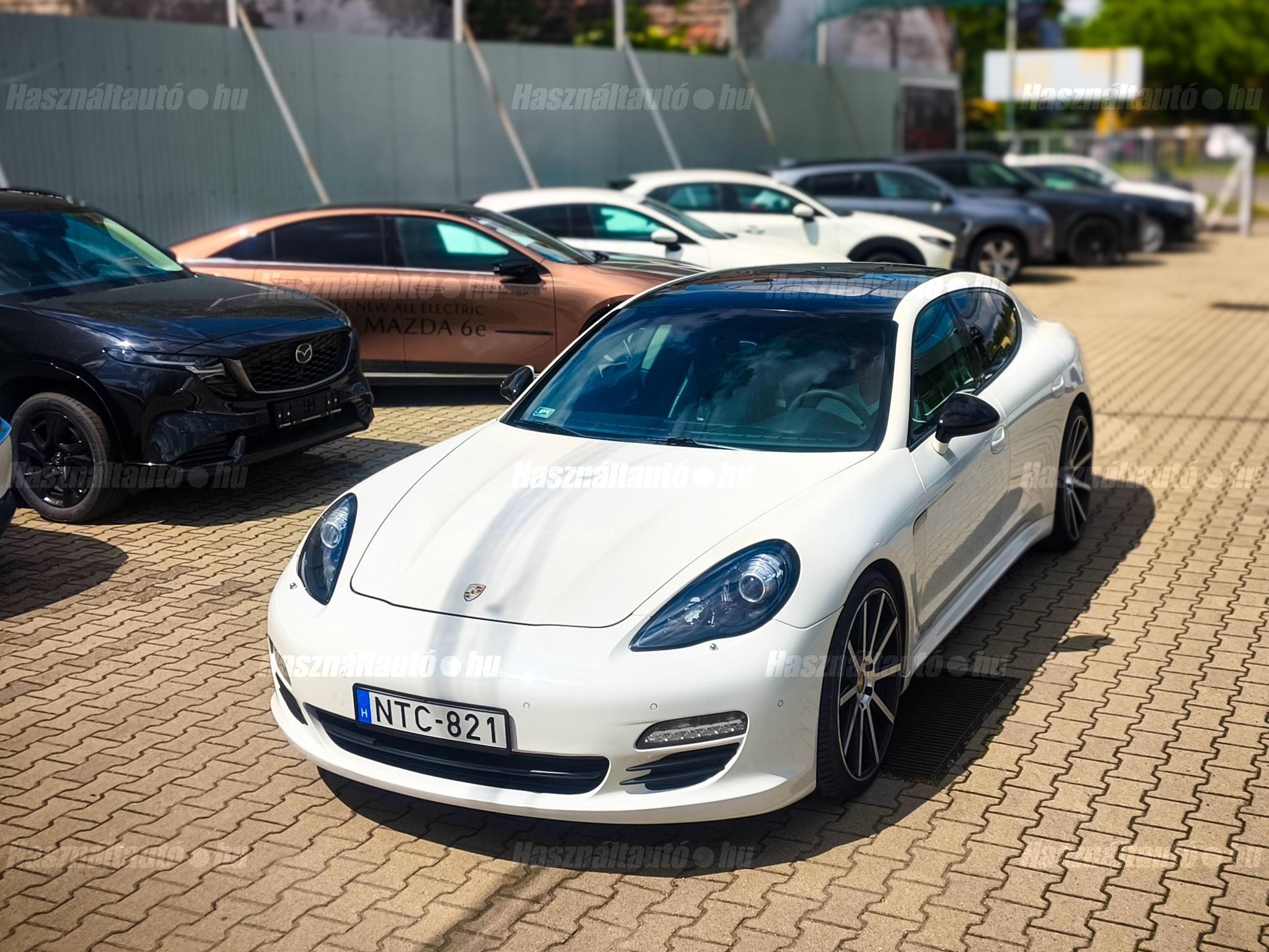 PORSCHE PANAMERA 2011/8 - 1