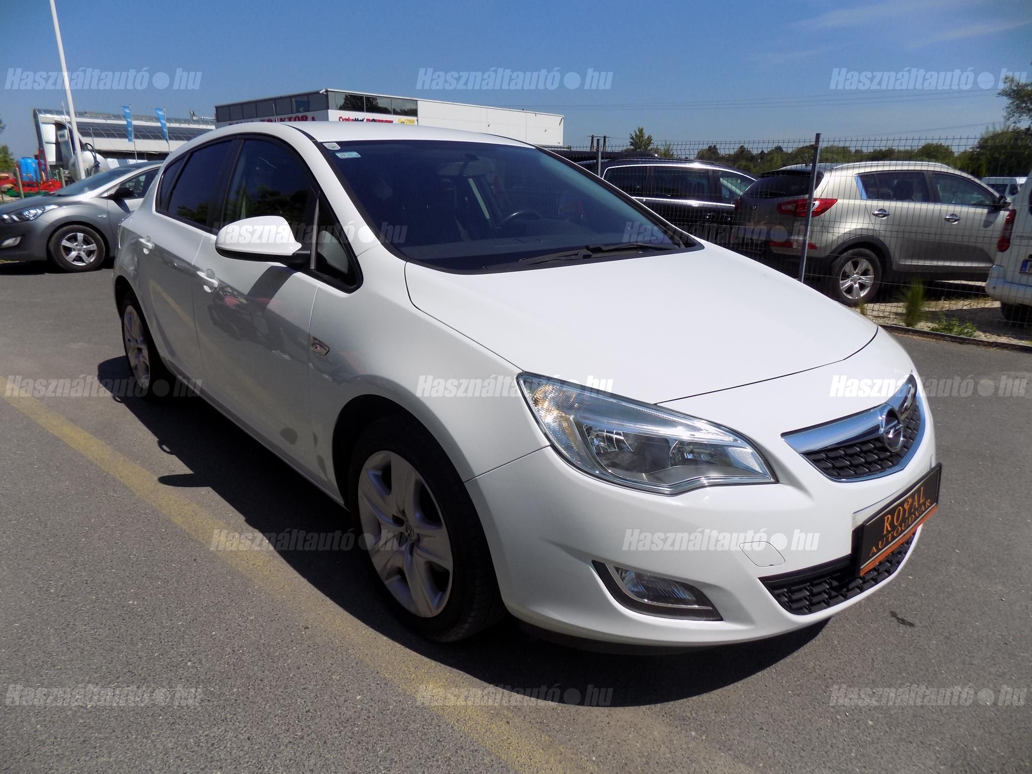 OPEL ASTRA J 2011/11 - 1