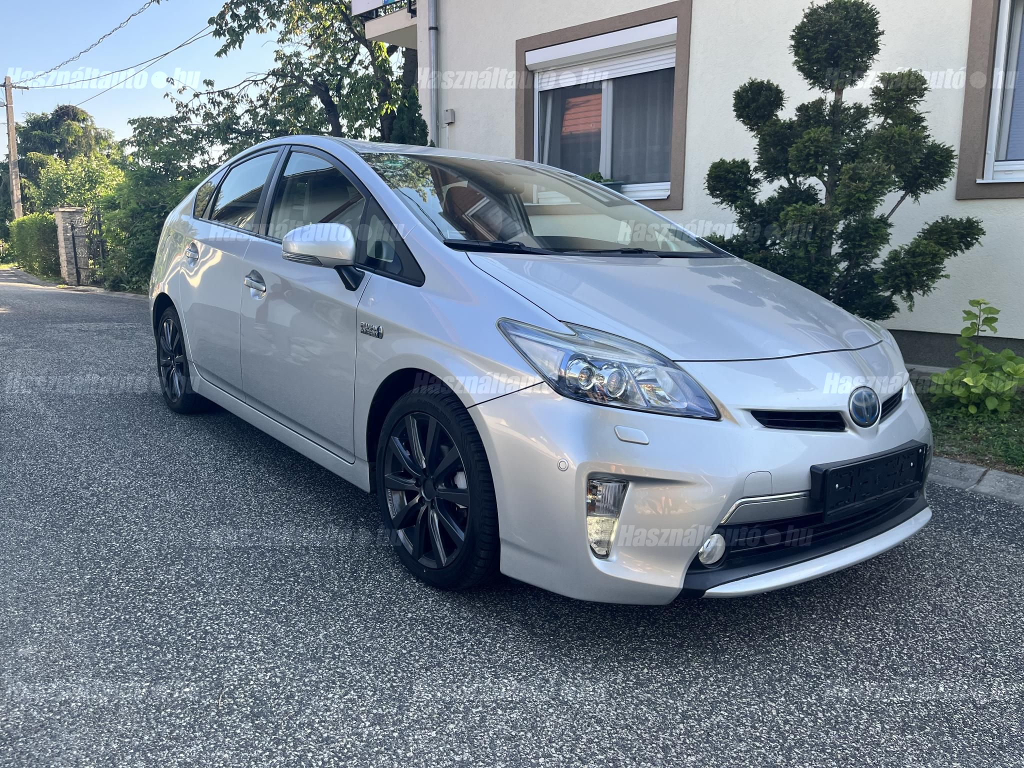 TOYOTA PRIUS PLUG-IN 2013/3 - 1