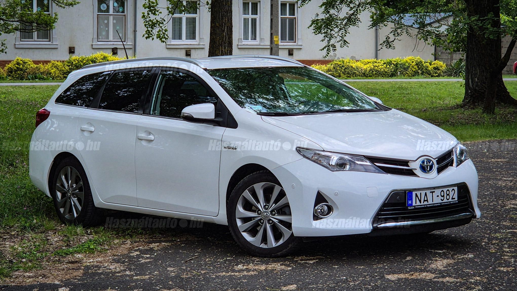 TOYOTA AURIS 2015/2 - 1