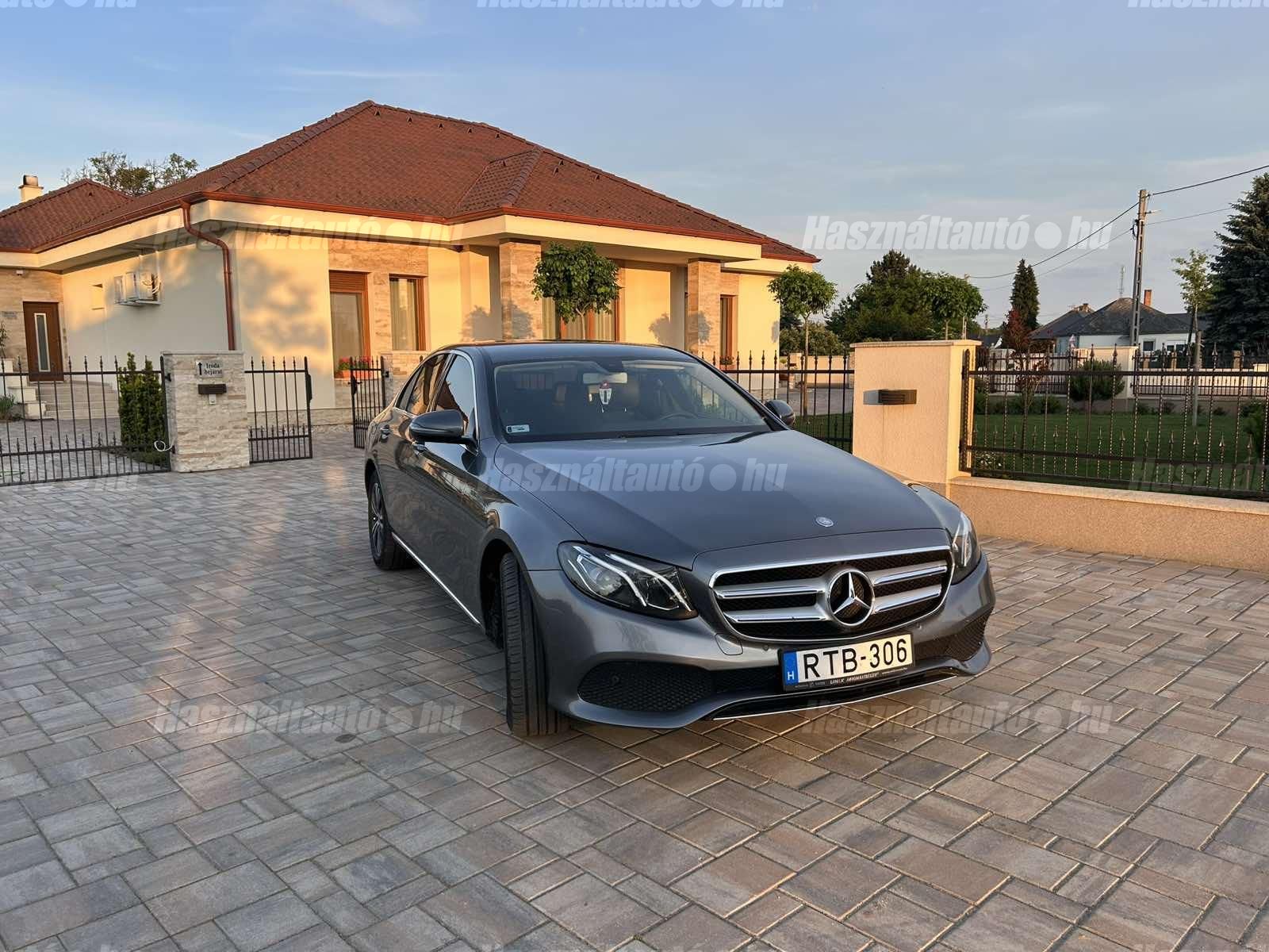 MERCEDES-BENZ E 220 2016/7 - 1