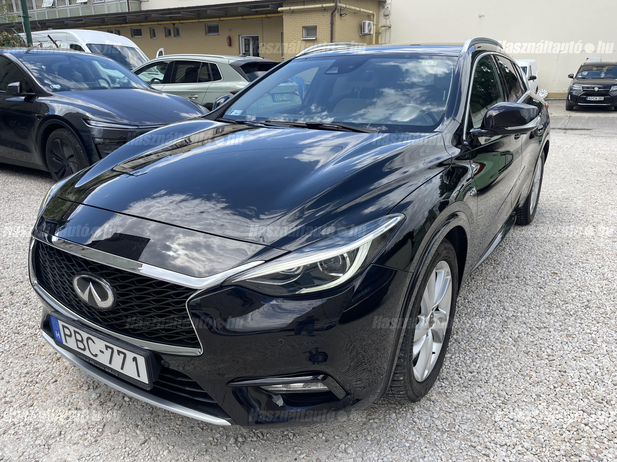 INFINITI Q30 2016/12 - 1