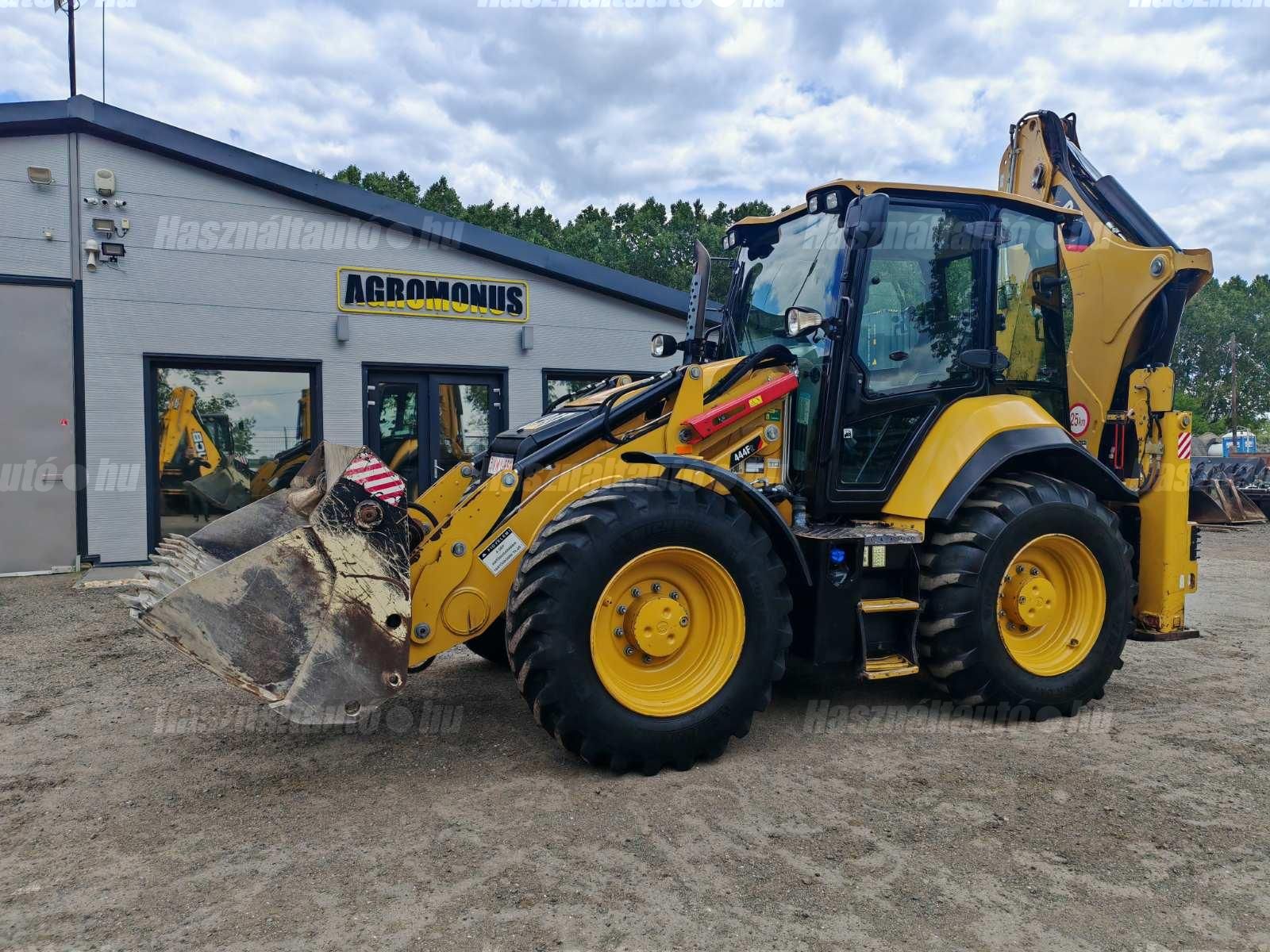 CATERPILLAR 2019 - 1