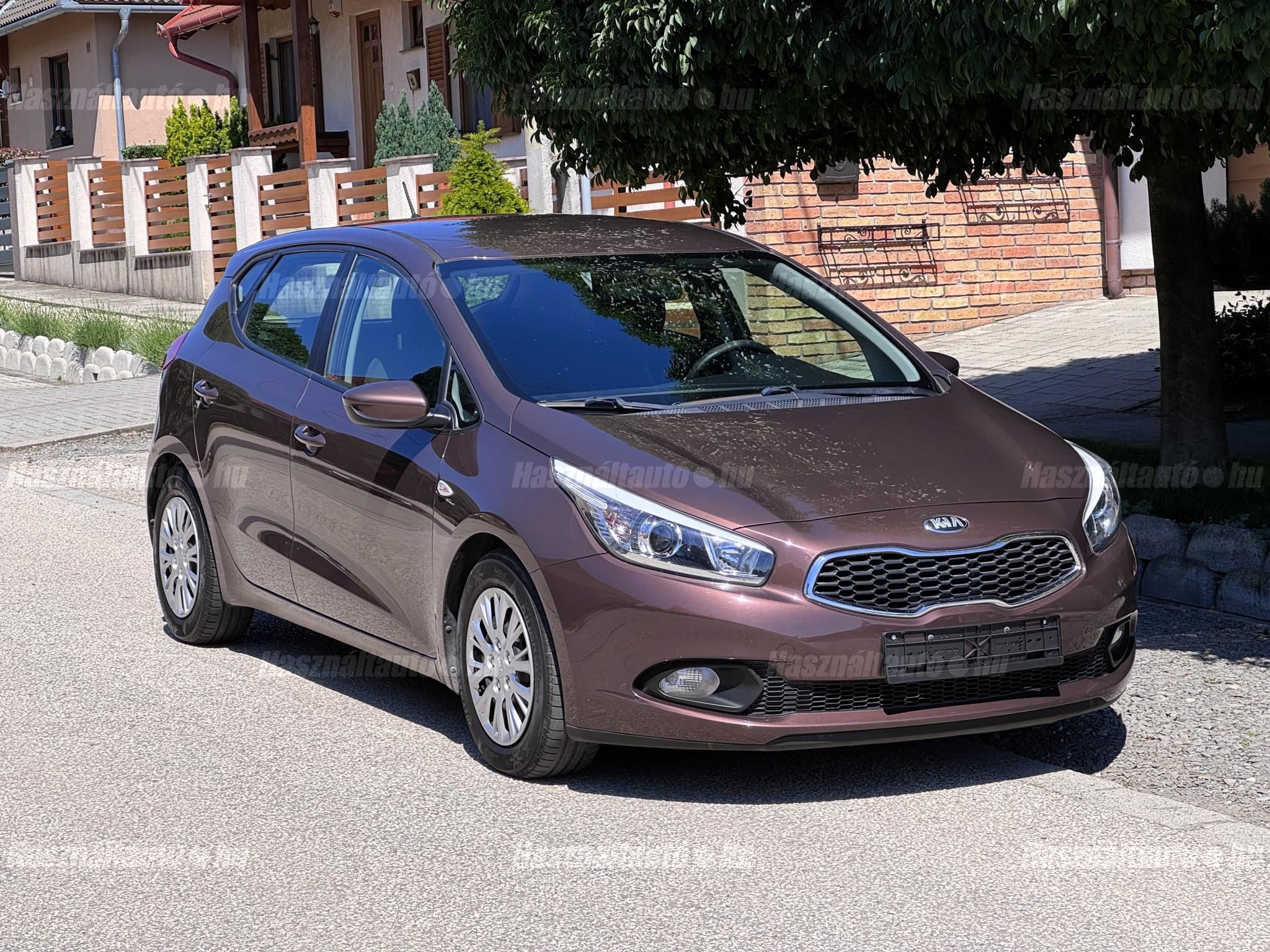 KIA CEE'D 2012/7 - 1