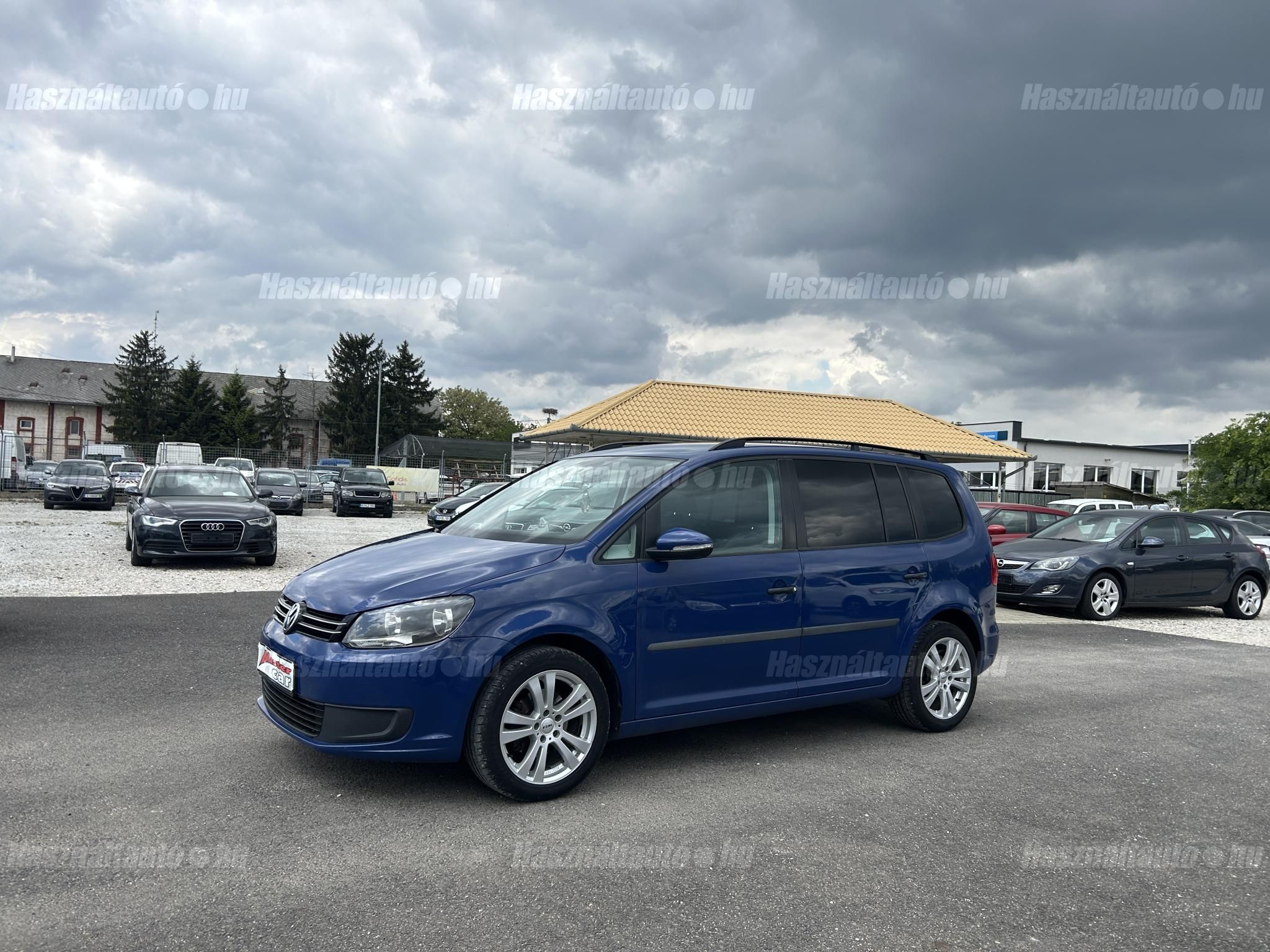 VOLKSWAGEN TOURAN 2010/10 - 1