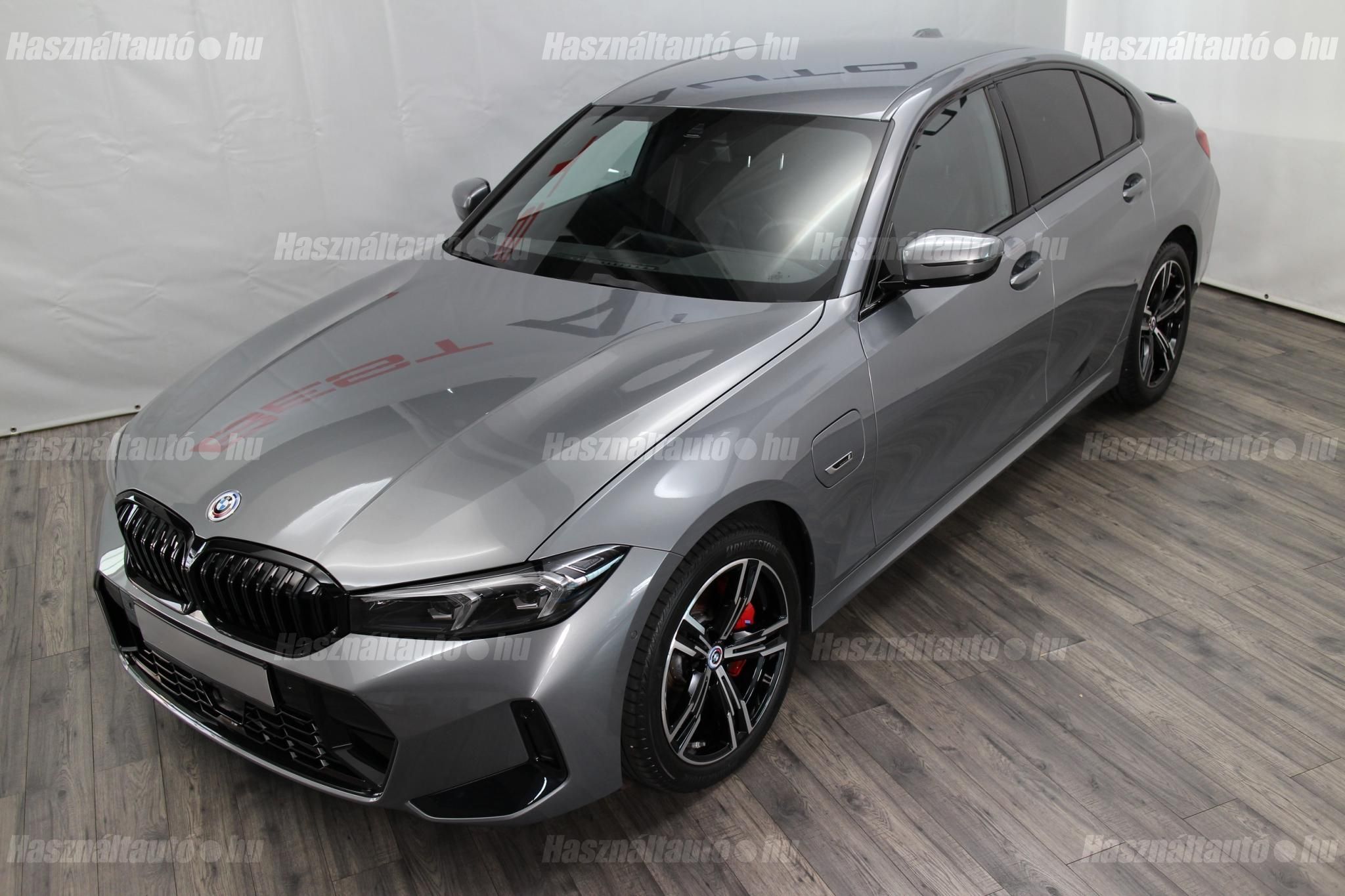 BMW 330 2023/4 - 1