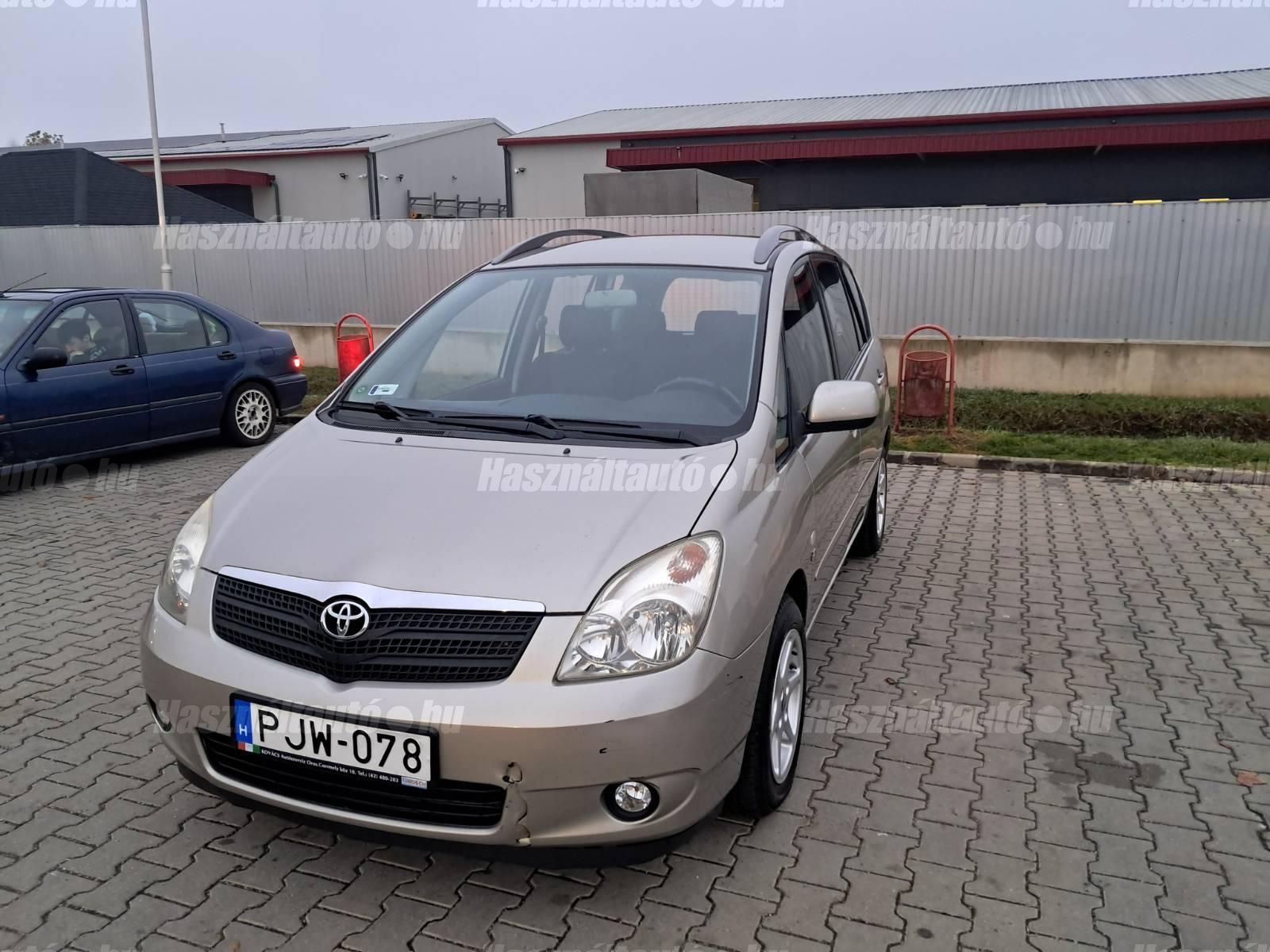 TOYOTA COROLLA VERSO 2003/10 - 1