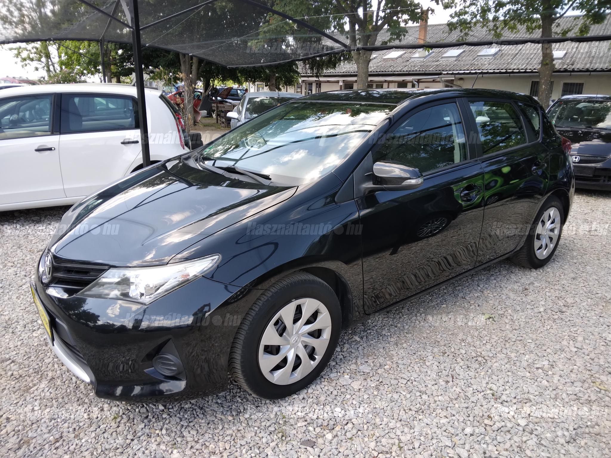 TOYOTA AURIS 2013/6 - 1