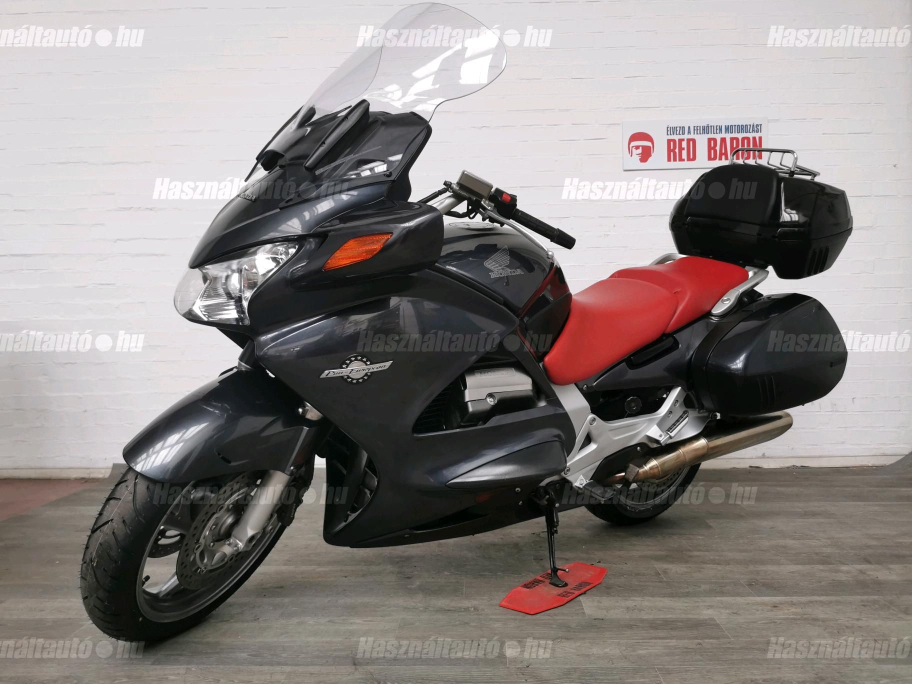 HONDA ST 1300 PAN EUROPEAN 2004 - 1