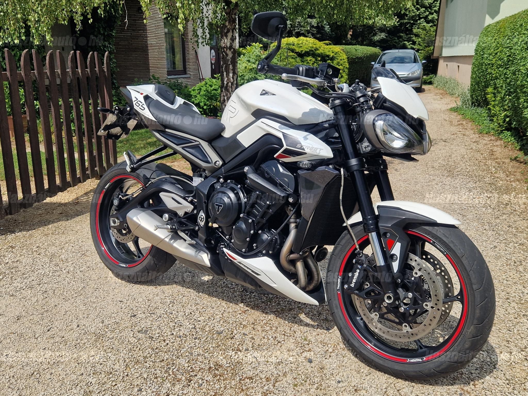 TRIUMPH STREET TRIPLE 2024/4 - 1