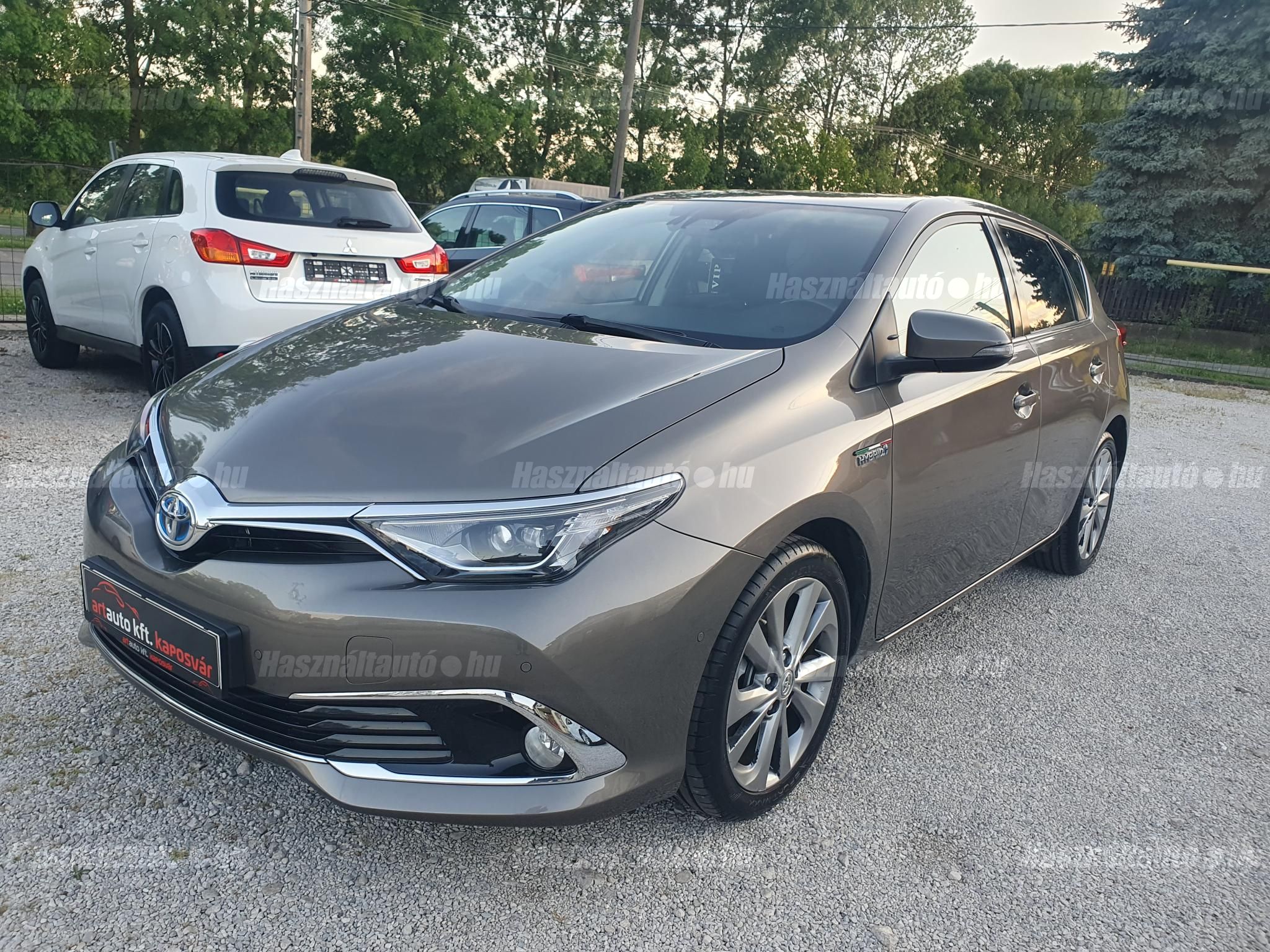 TOYOTA AURIS 2016/7 - 1