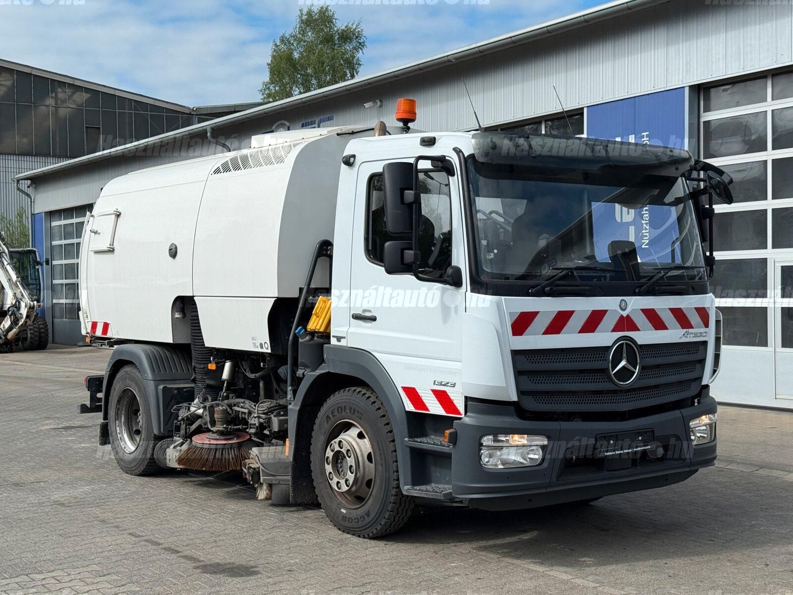 MERCEDES-BENZ 2018/6 - 1