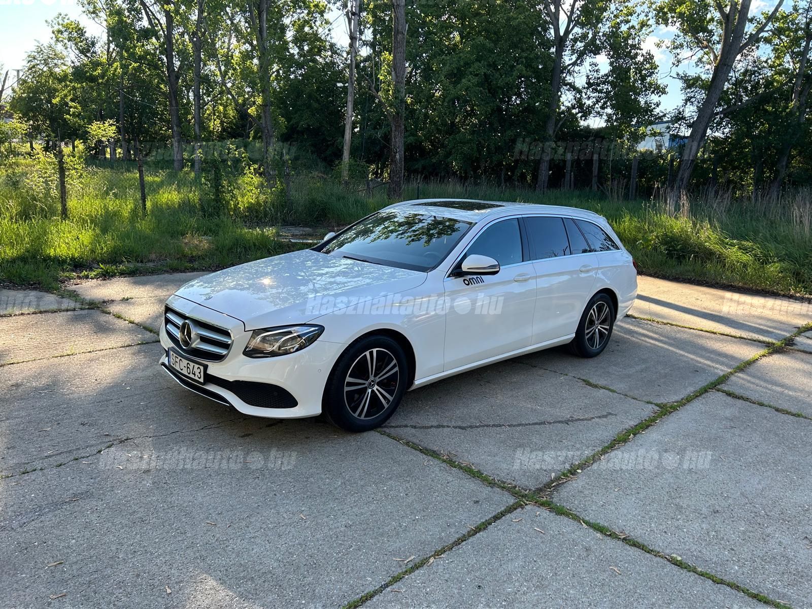 MERCEDES-BENZ E 220 2020 - 1