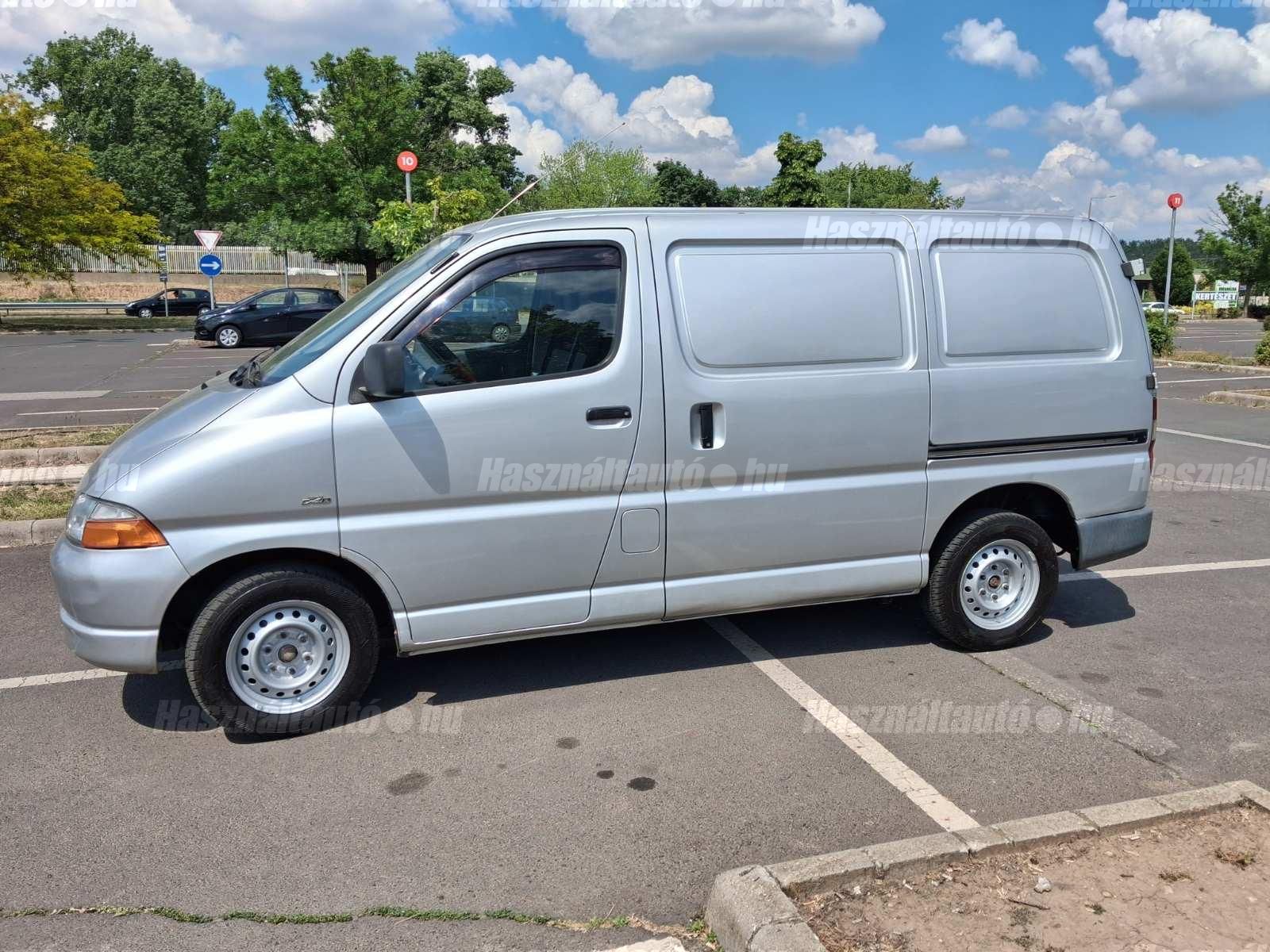 TOYOTA HIACE 2003/4 - 1
