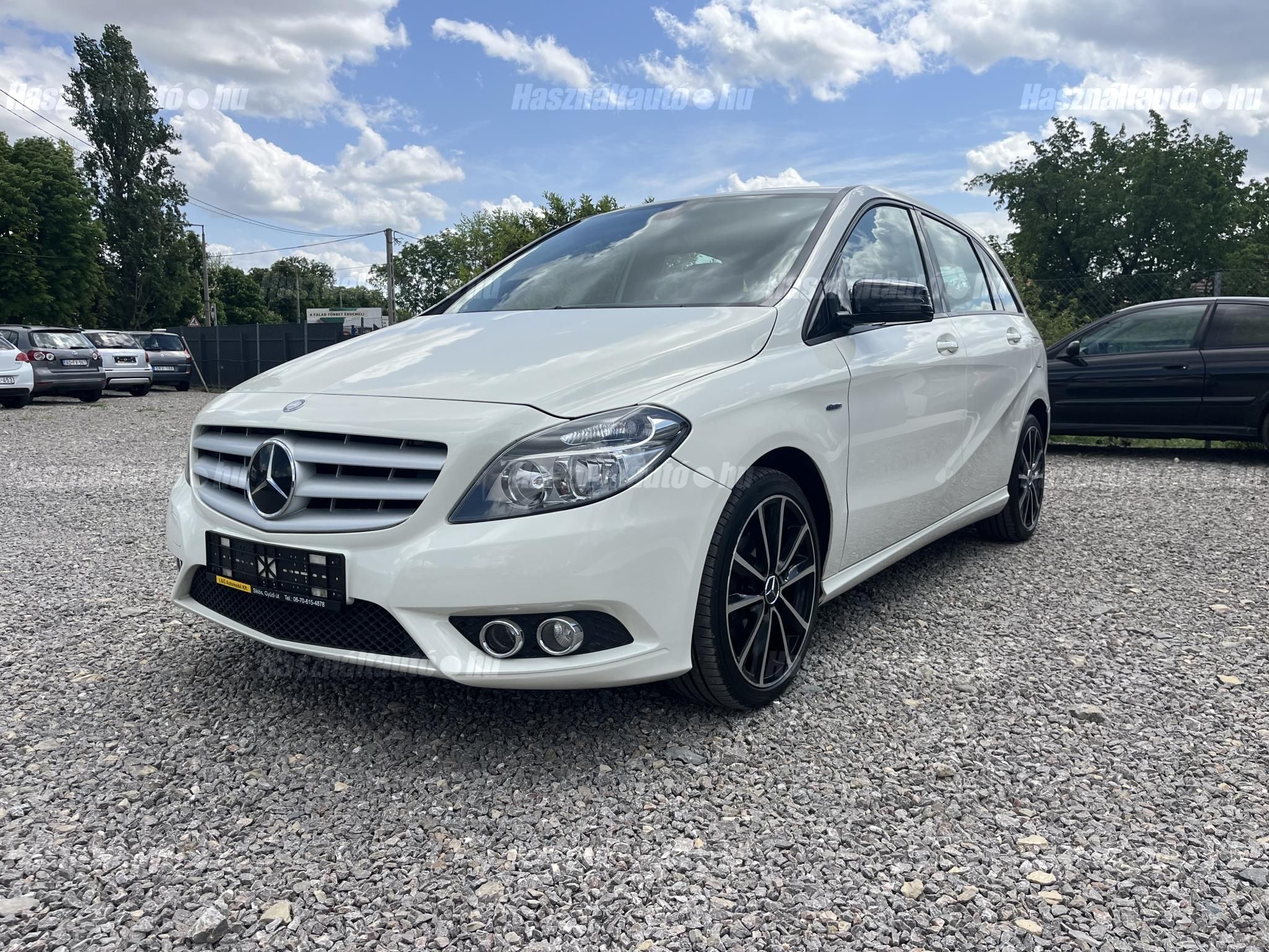MERCEDES-BENZ B 180 2012/4 - 1