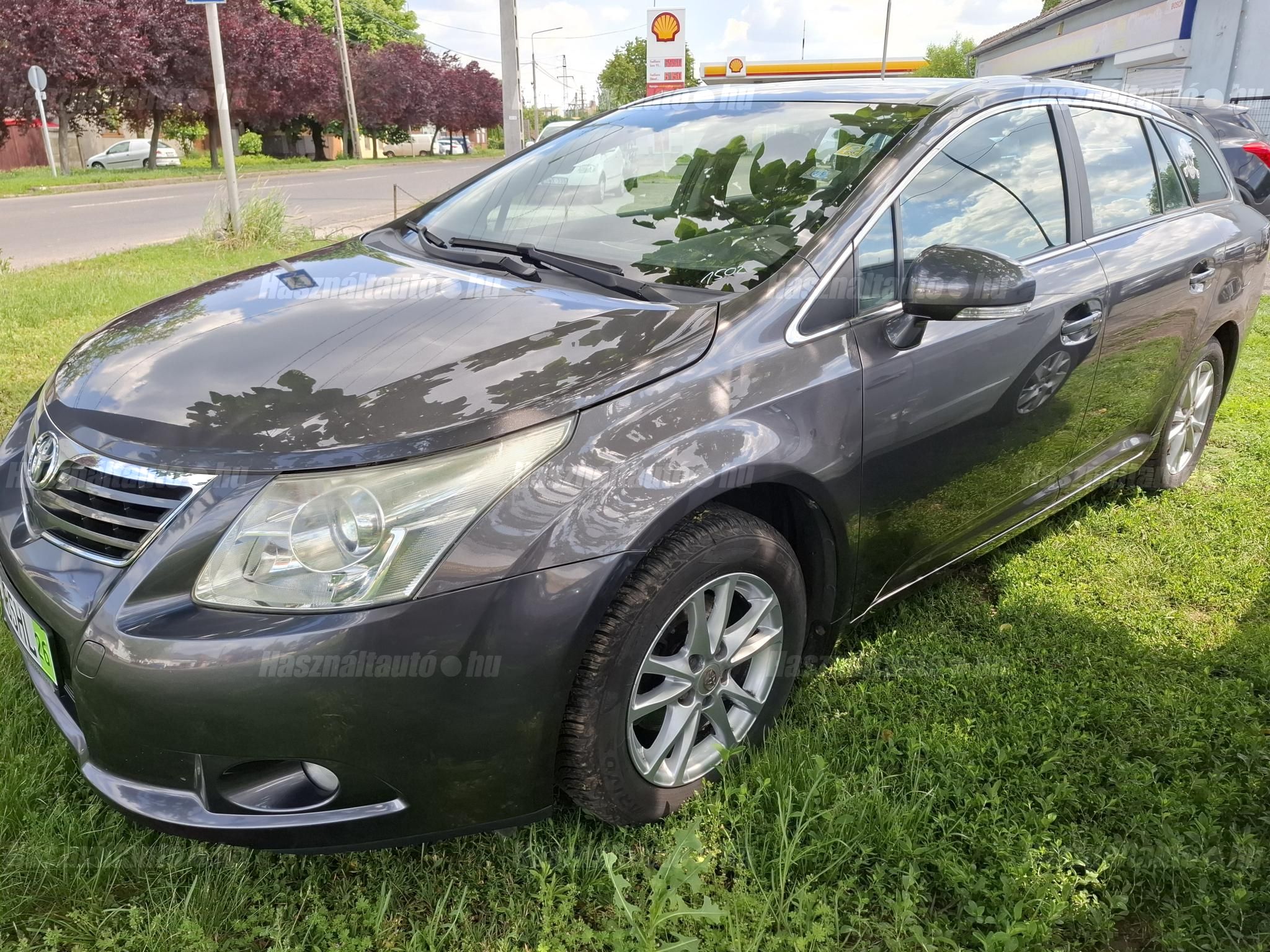 TOYOTA AVENSIS 2011/12 - 1