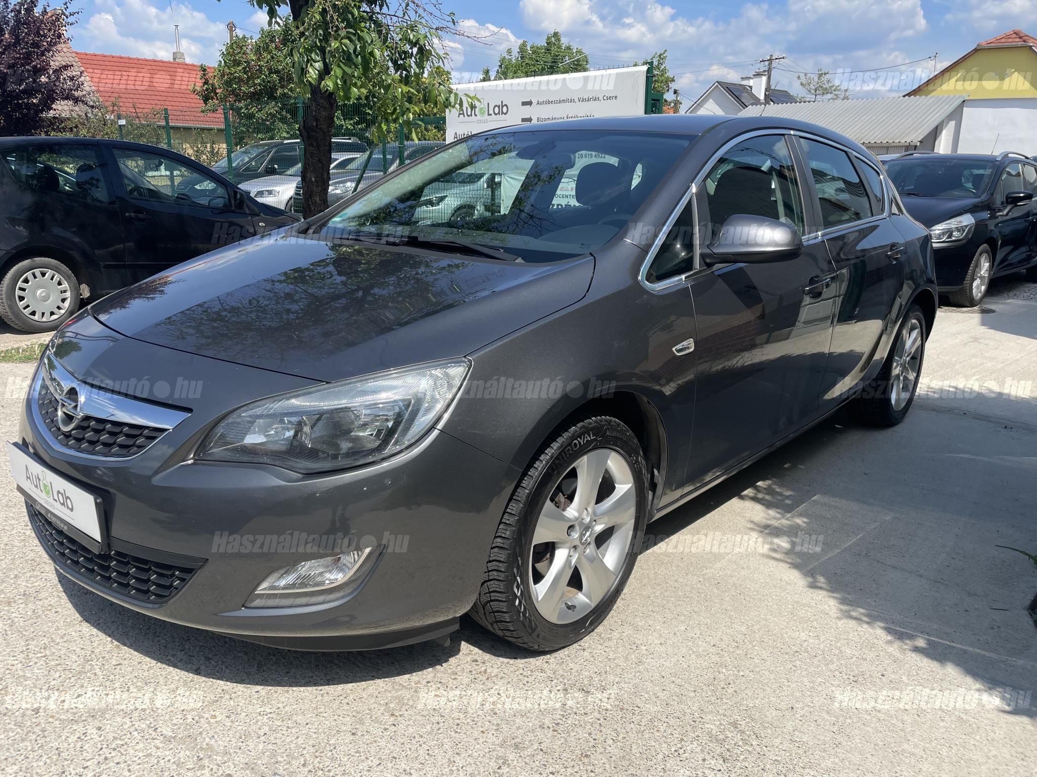 OPEL ASTRA J 2010/4 - 1