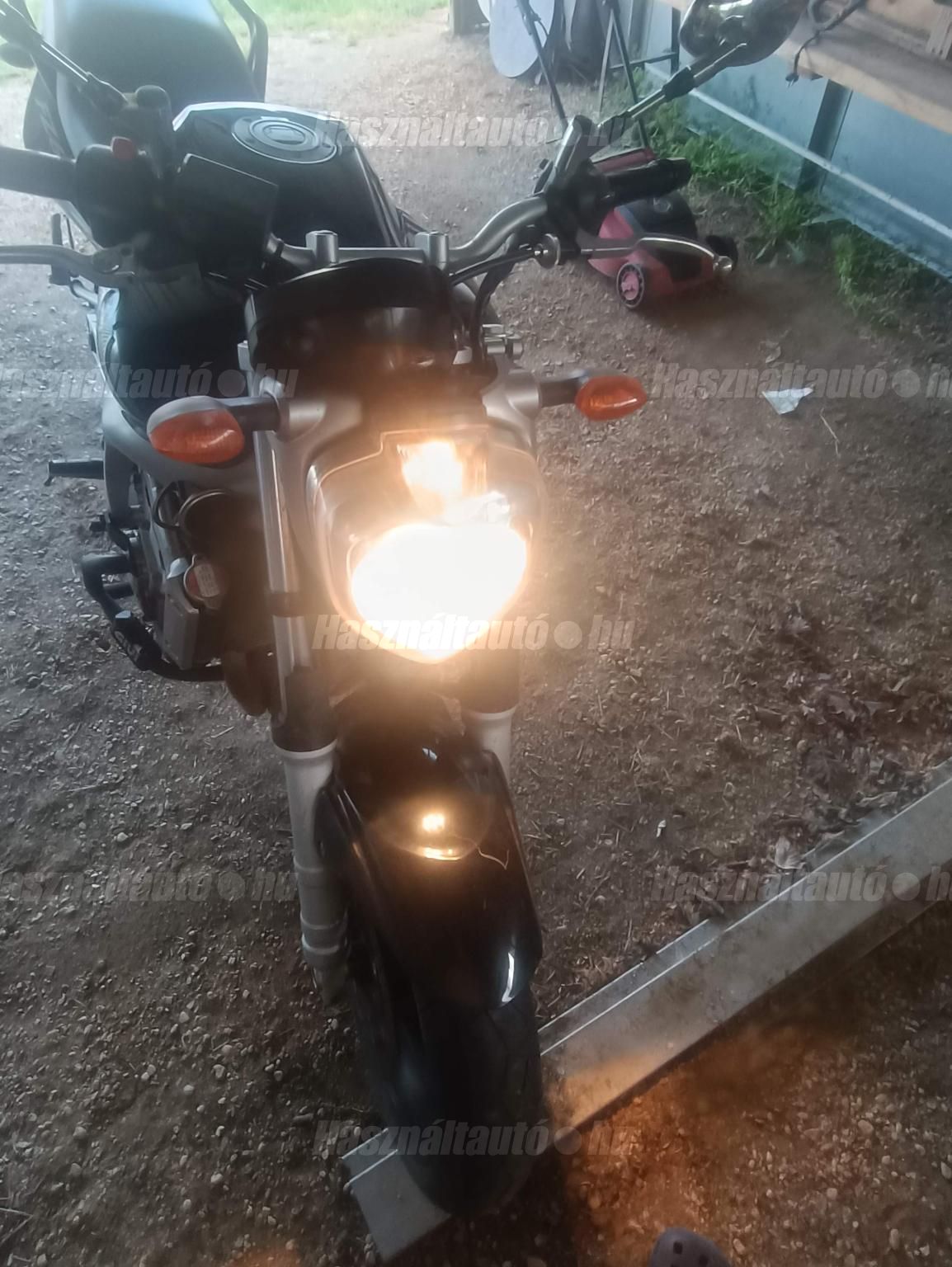 YAMAHA FZ6-N 2010/8 - 1