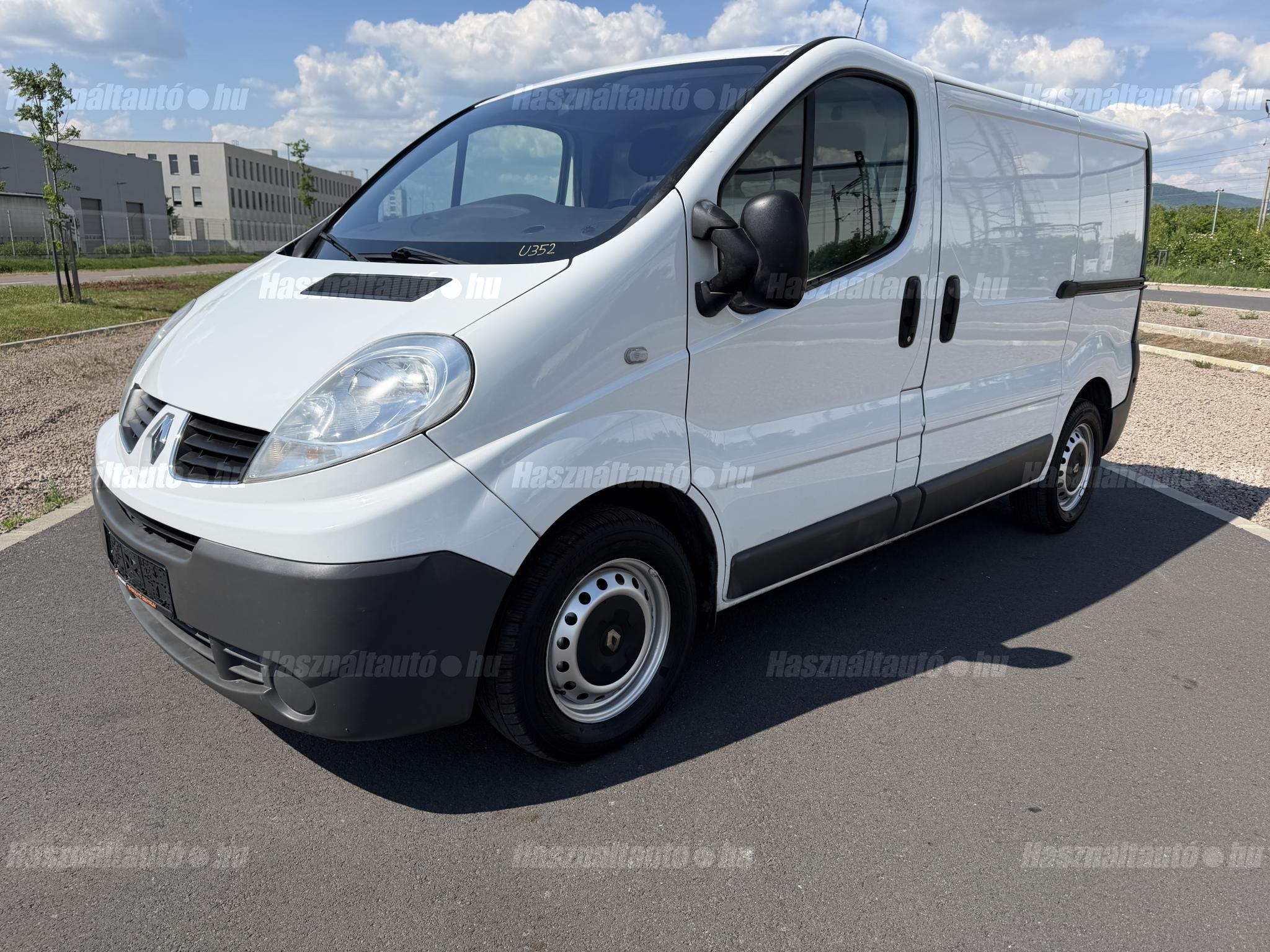 RENAULT TRAFIC 2011/12 - 1