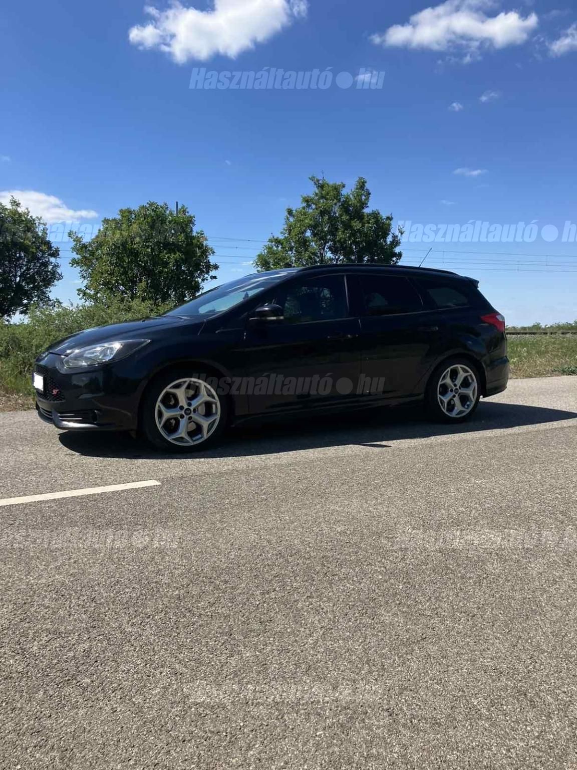 FORD FOCUS 2013/6 - 1