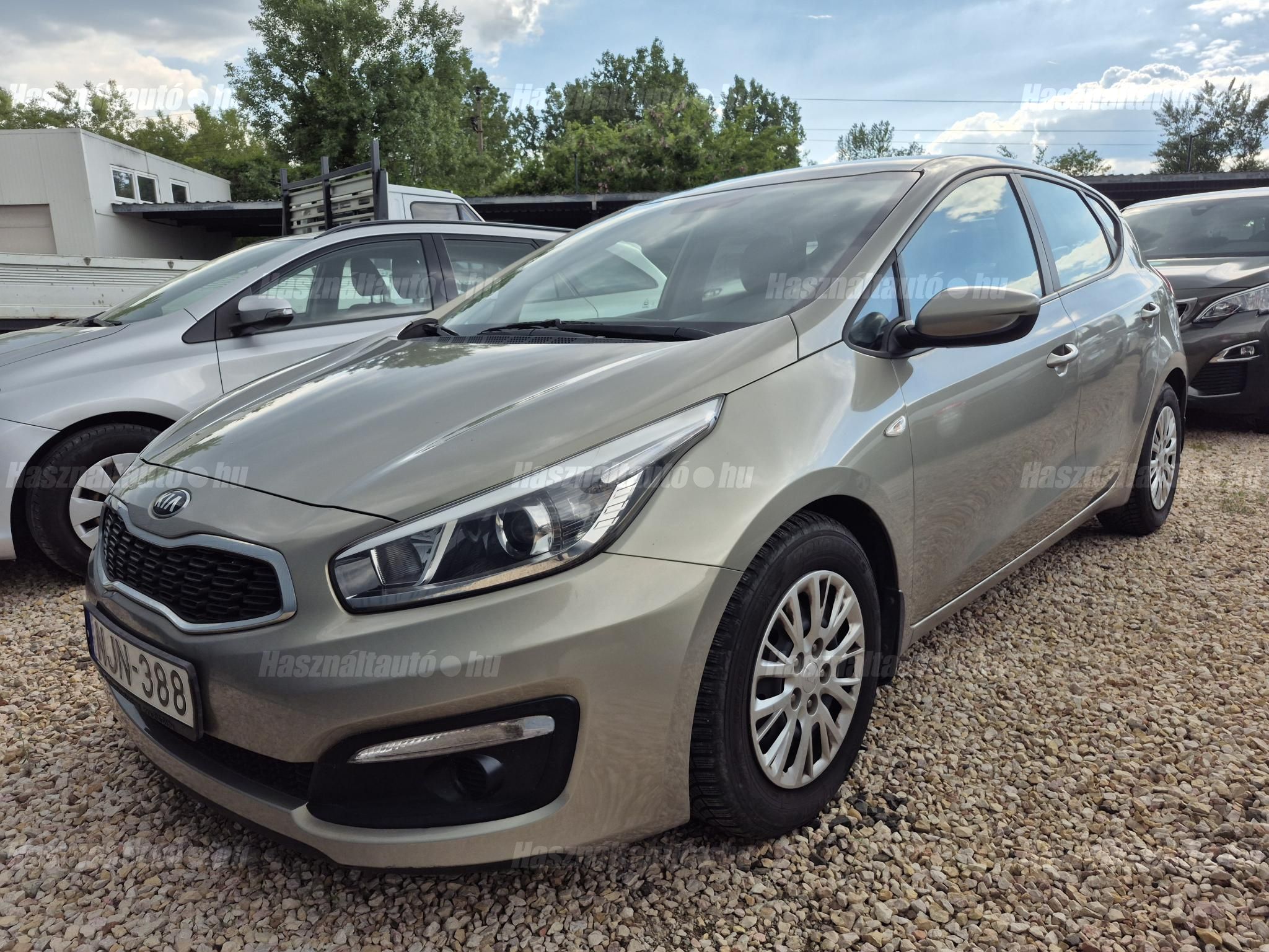 KIA CEE'D 2015/11 - 1