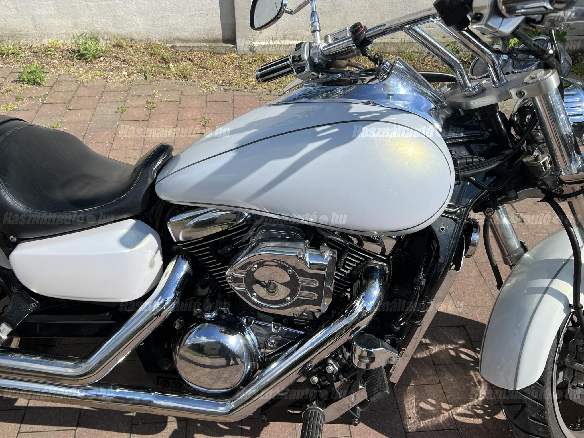 Harley Davidson gyöngyház fehér
