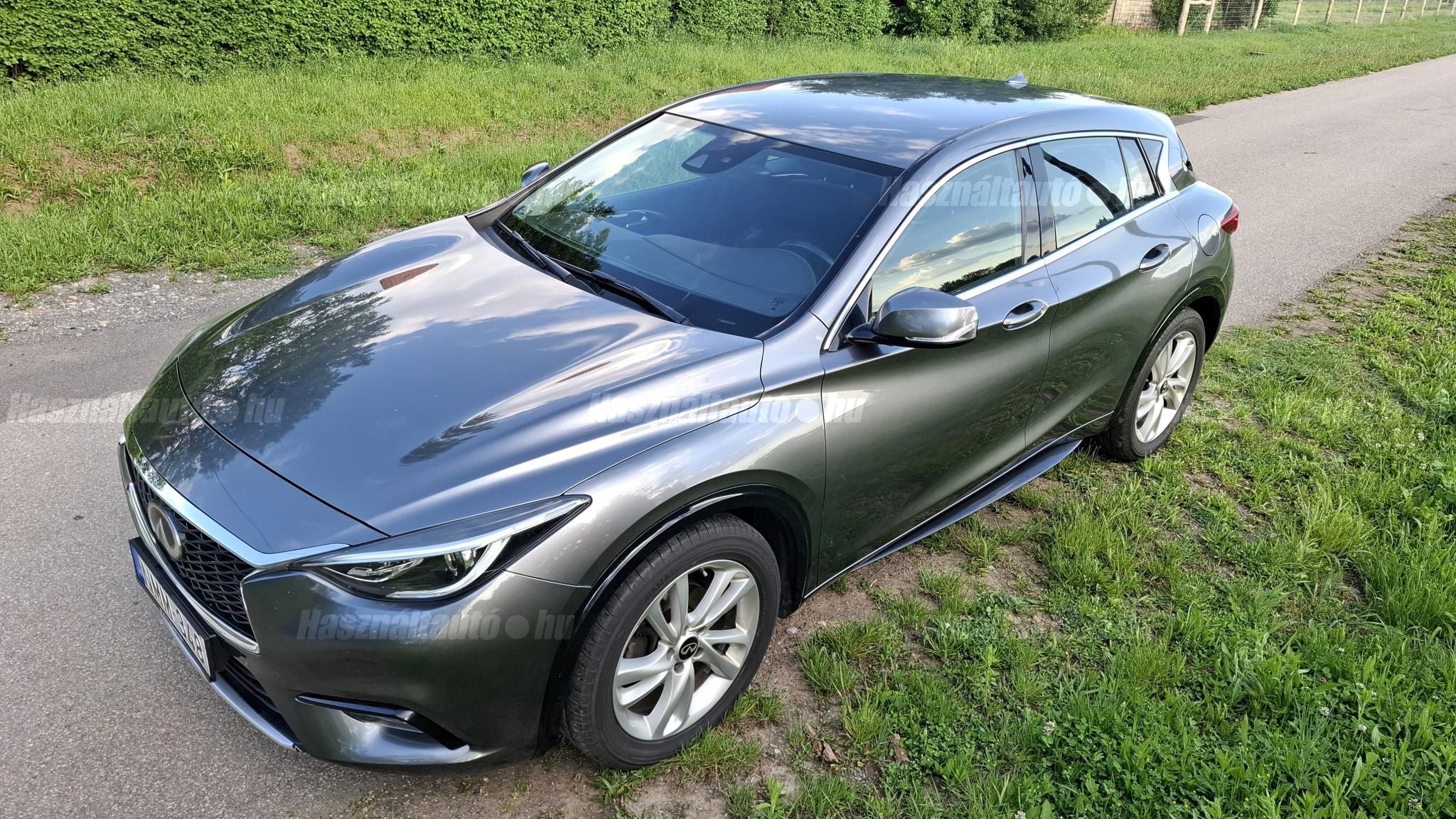 INFINITI Q30 2015 - 1