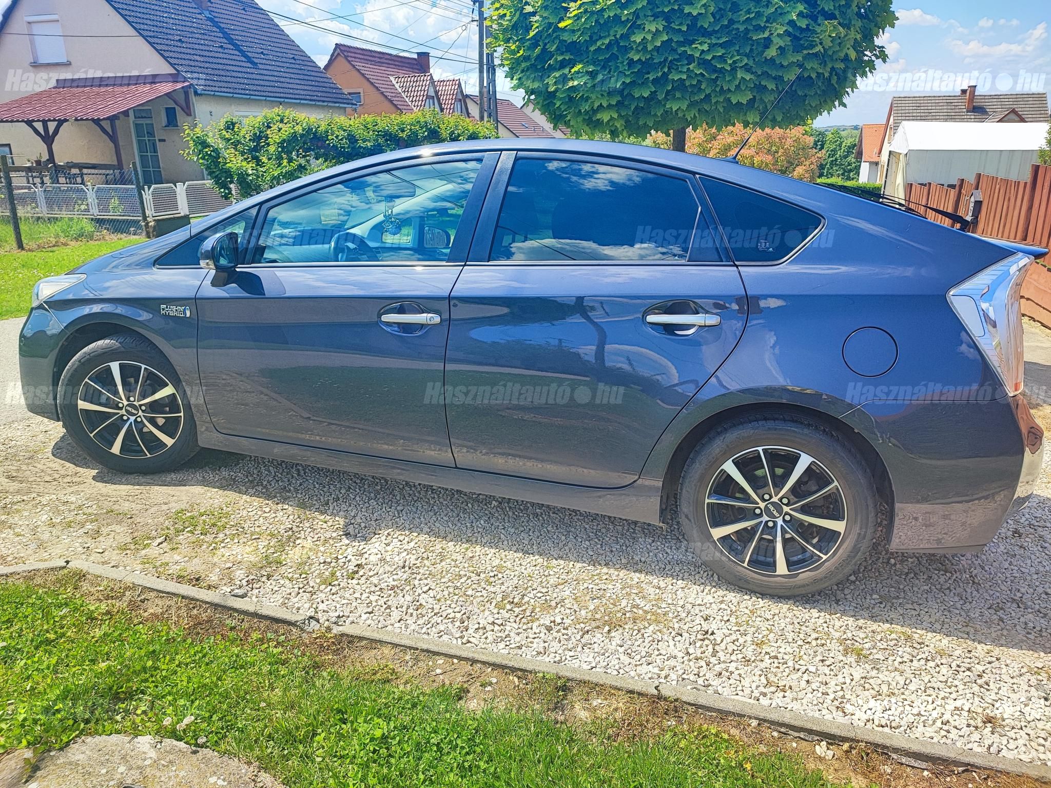 TOYOTA PRIUS PLUG-IN 2012/8 - 1