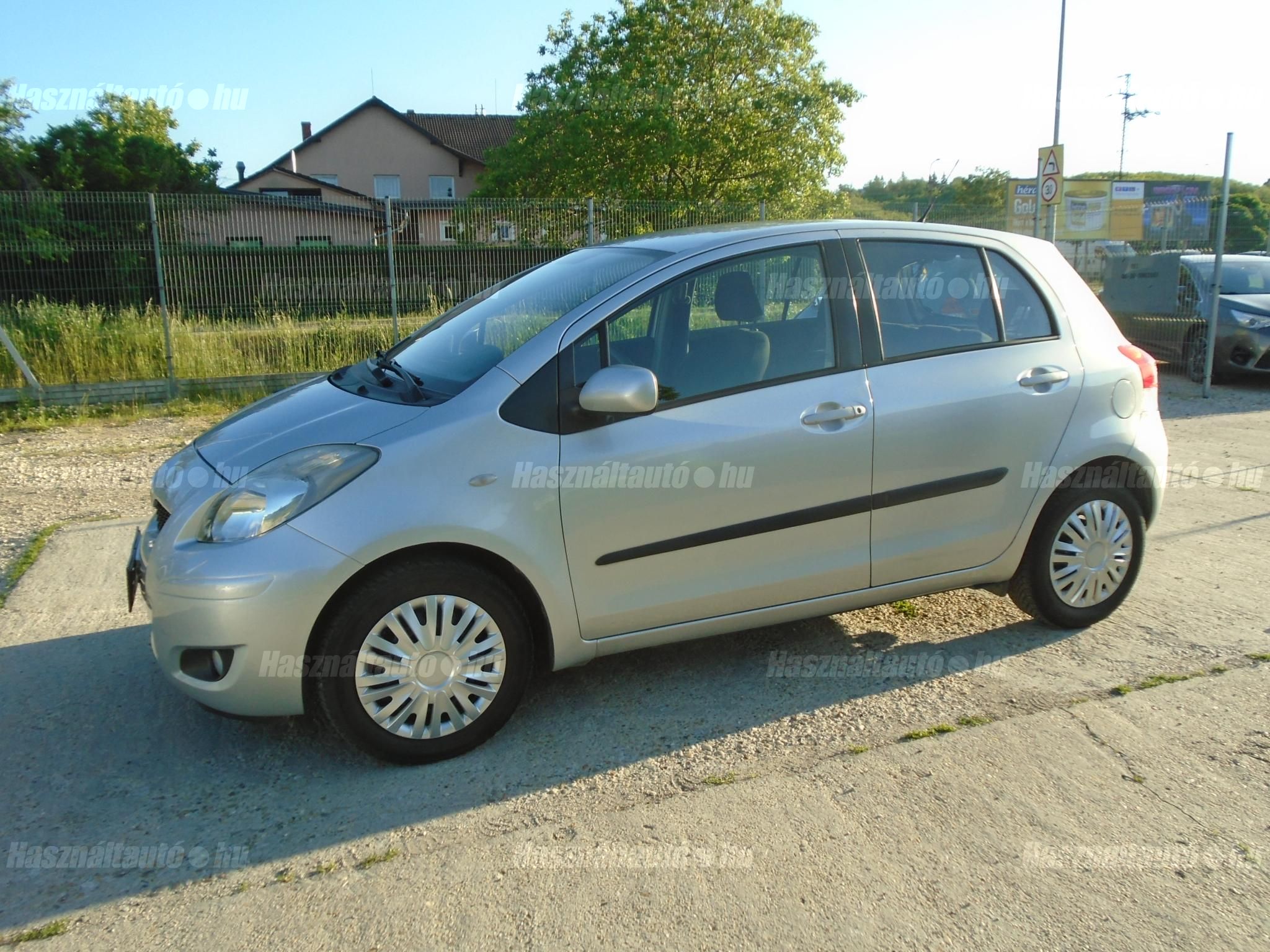 TOYOTA YARIS 2011/6 - 1